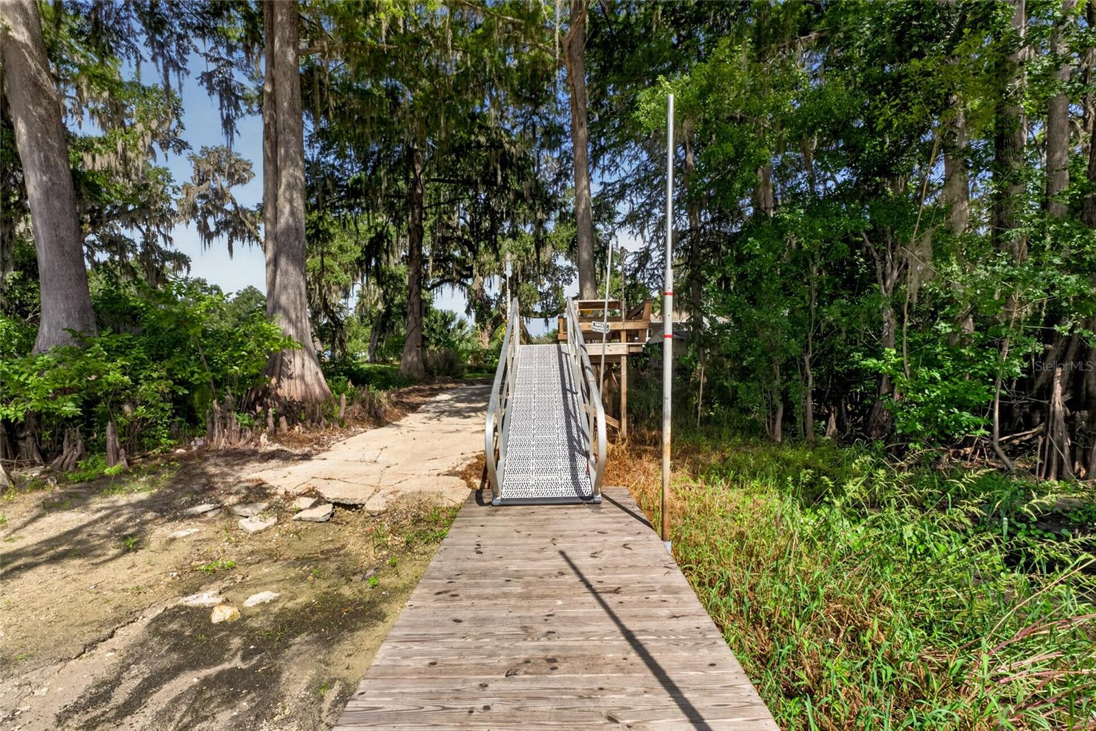 Listing photo id 80 for 28211 Magnon Drive