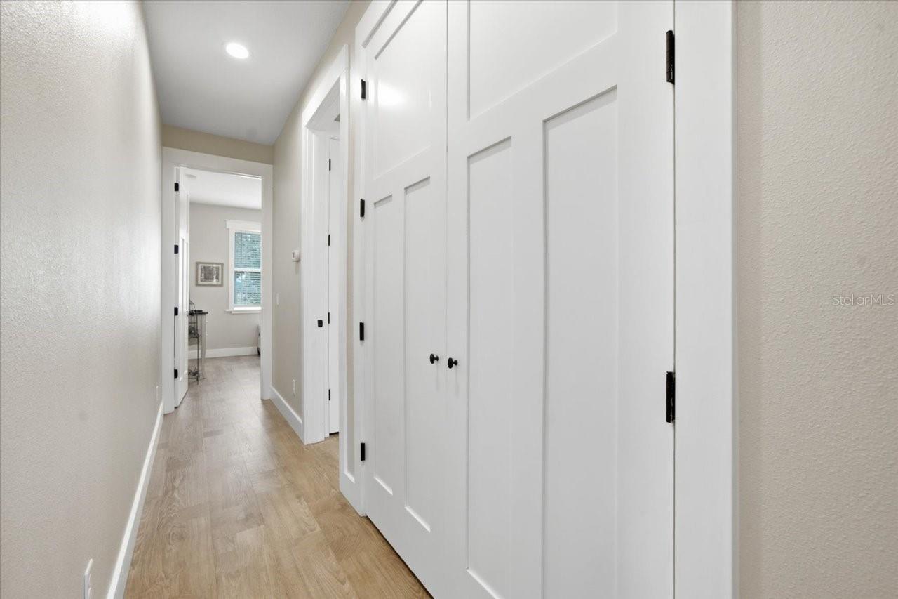 Image 33 of 69 For 32 N Shadow Wood Drive