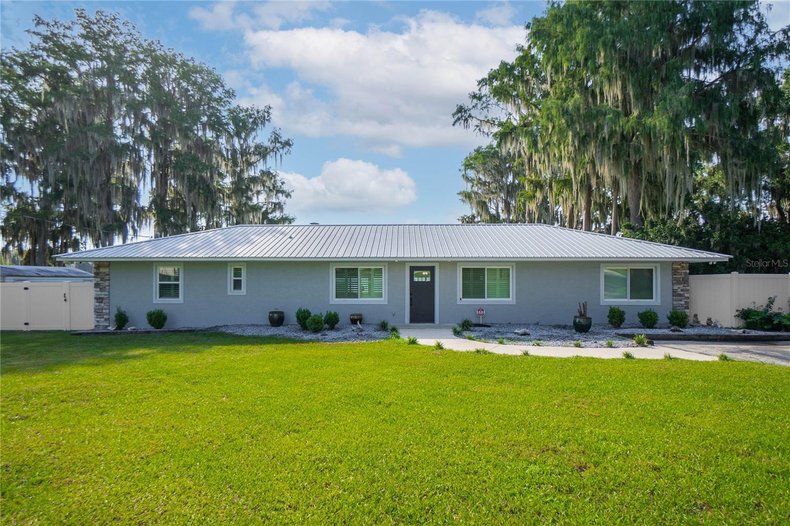Details for 221 S Hunting Lodge Drive, INVERNESS, FL 34453
