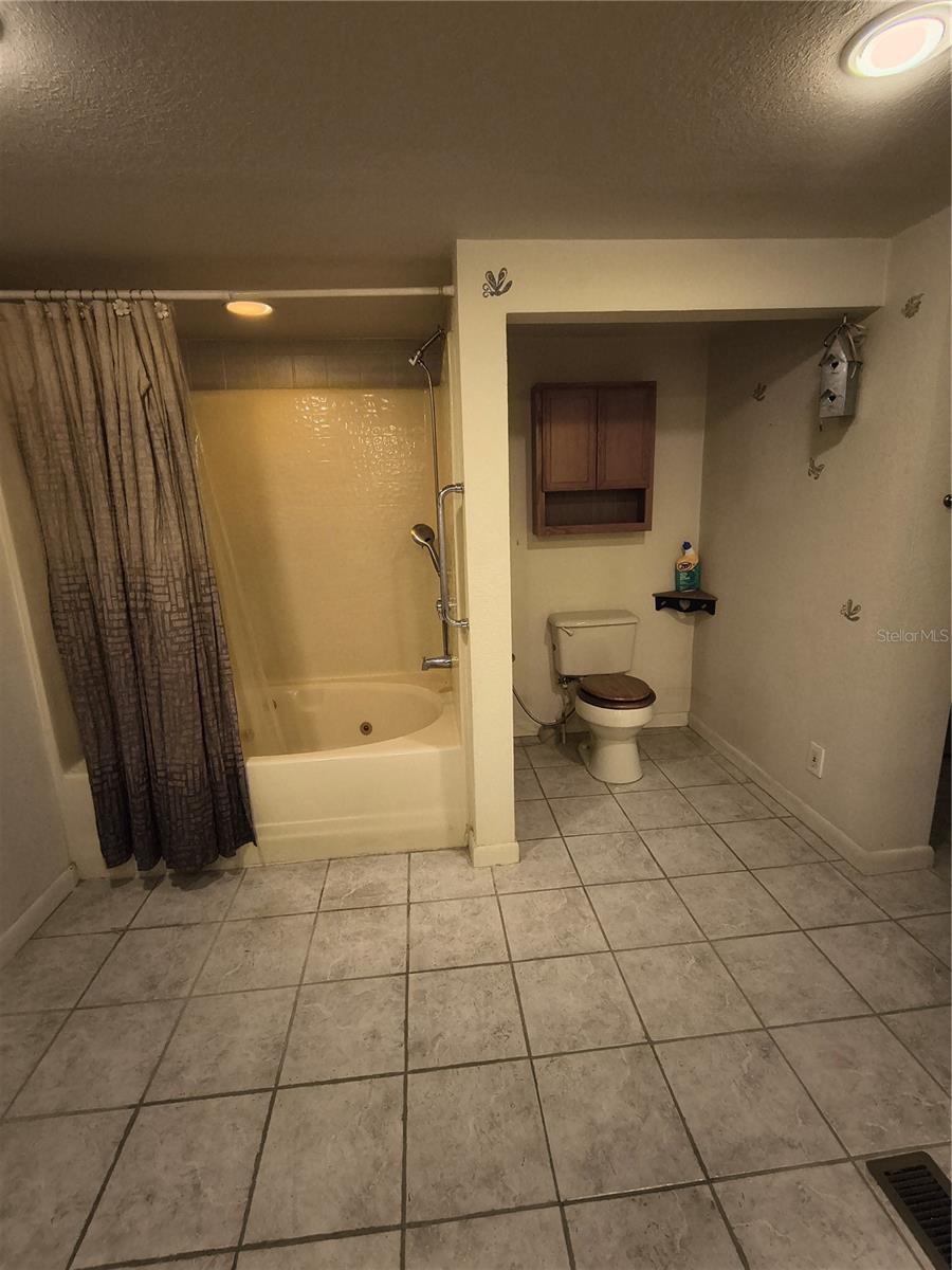 Image 21 of 45 For 18250 Caufield Road