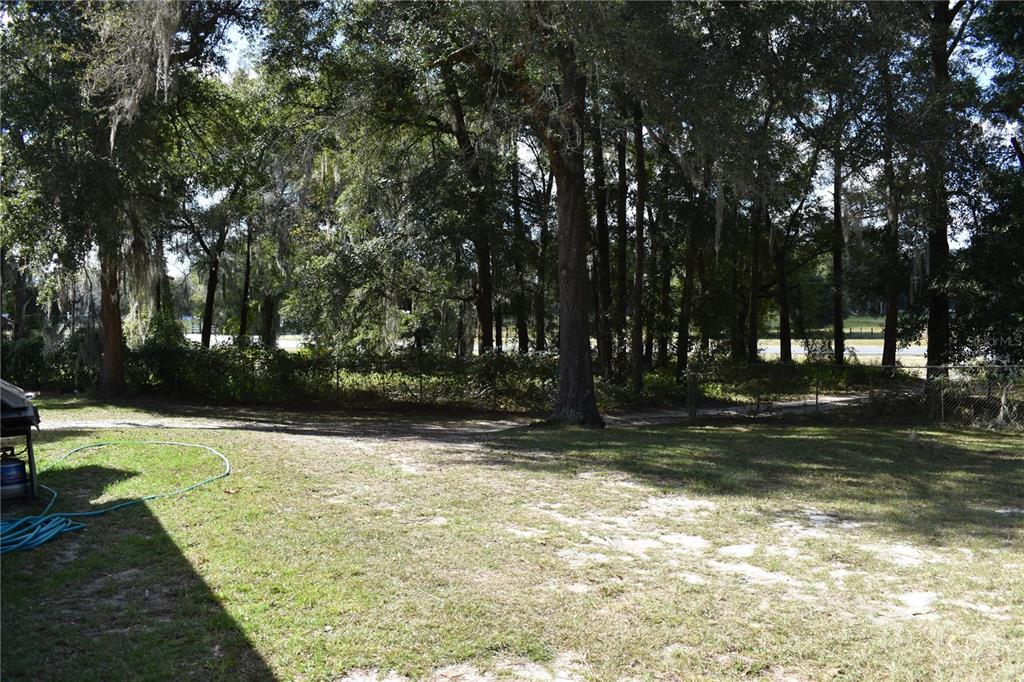 Listing photo id 11 for 15551 Us Highway 301