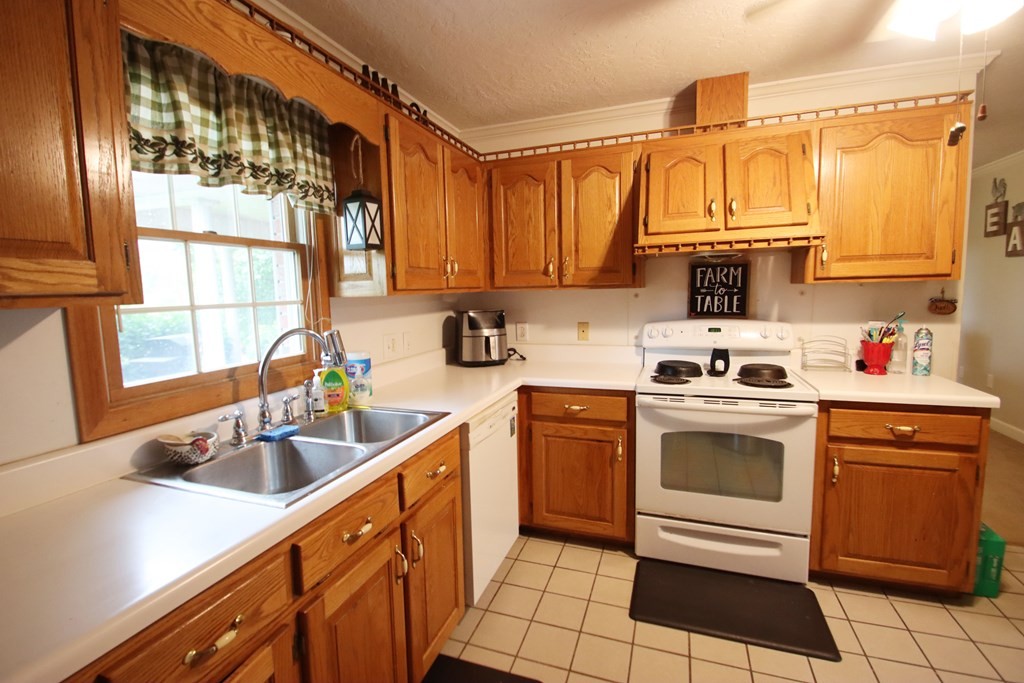 Image 11 of 33 For 4970 Tanglewood Avenue