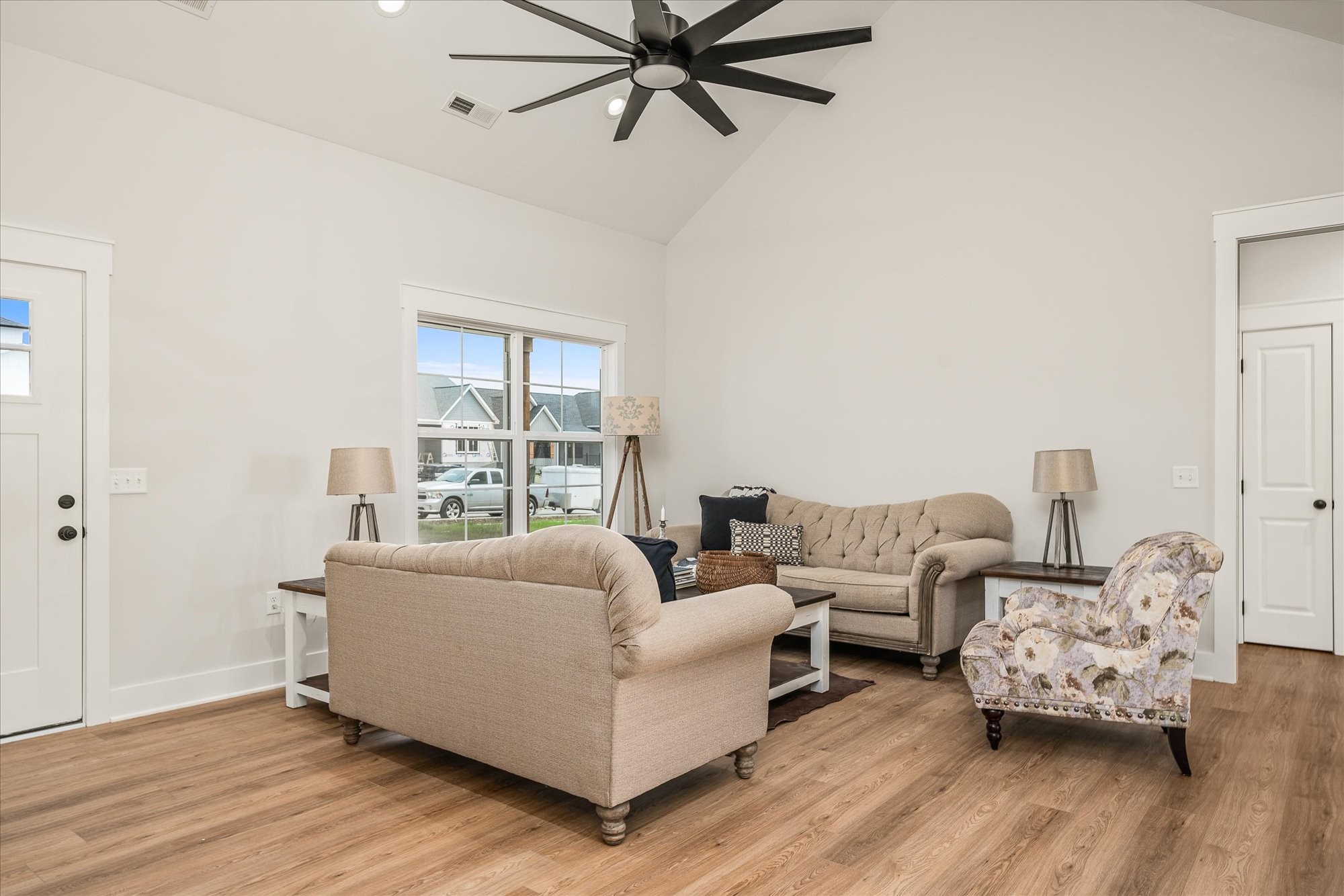 Image 12 of 13 For South Wind Court