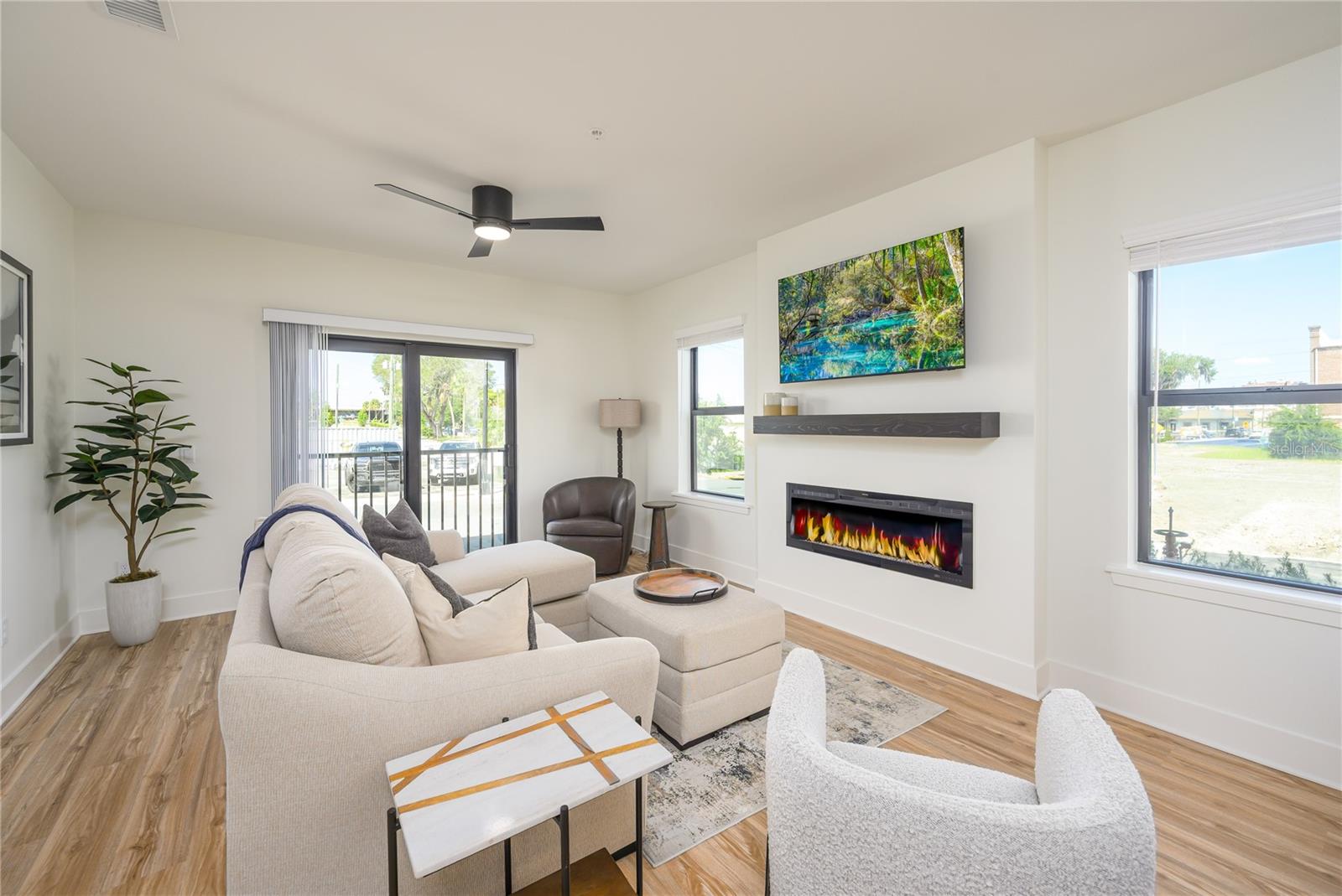 Image 3 of 28 For 419 1st Avenue 103