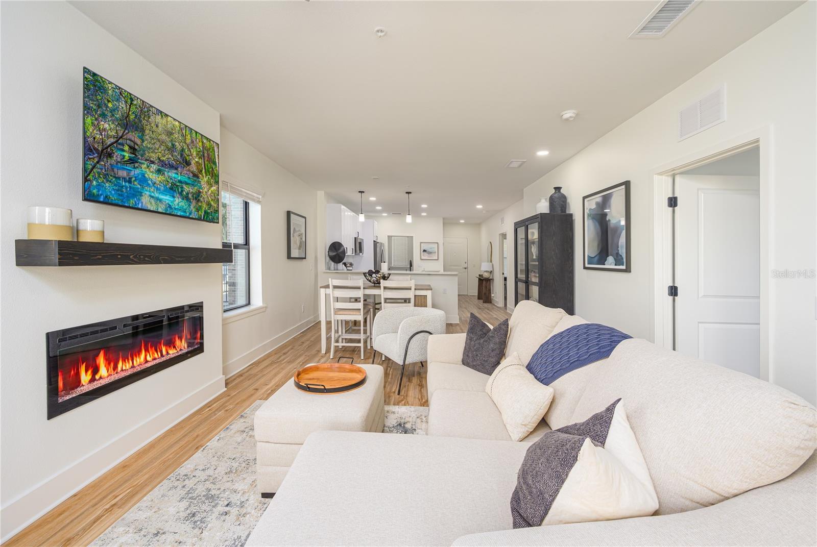 Image 4 of 28 For 419 1st Avenue 103