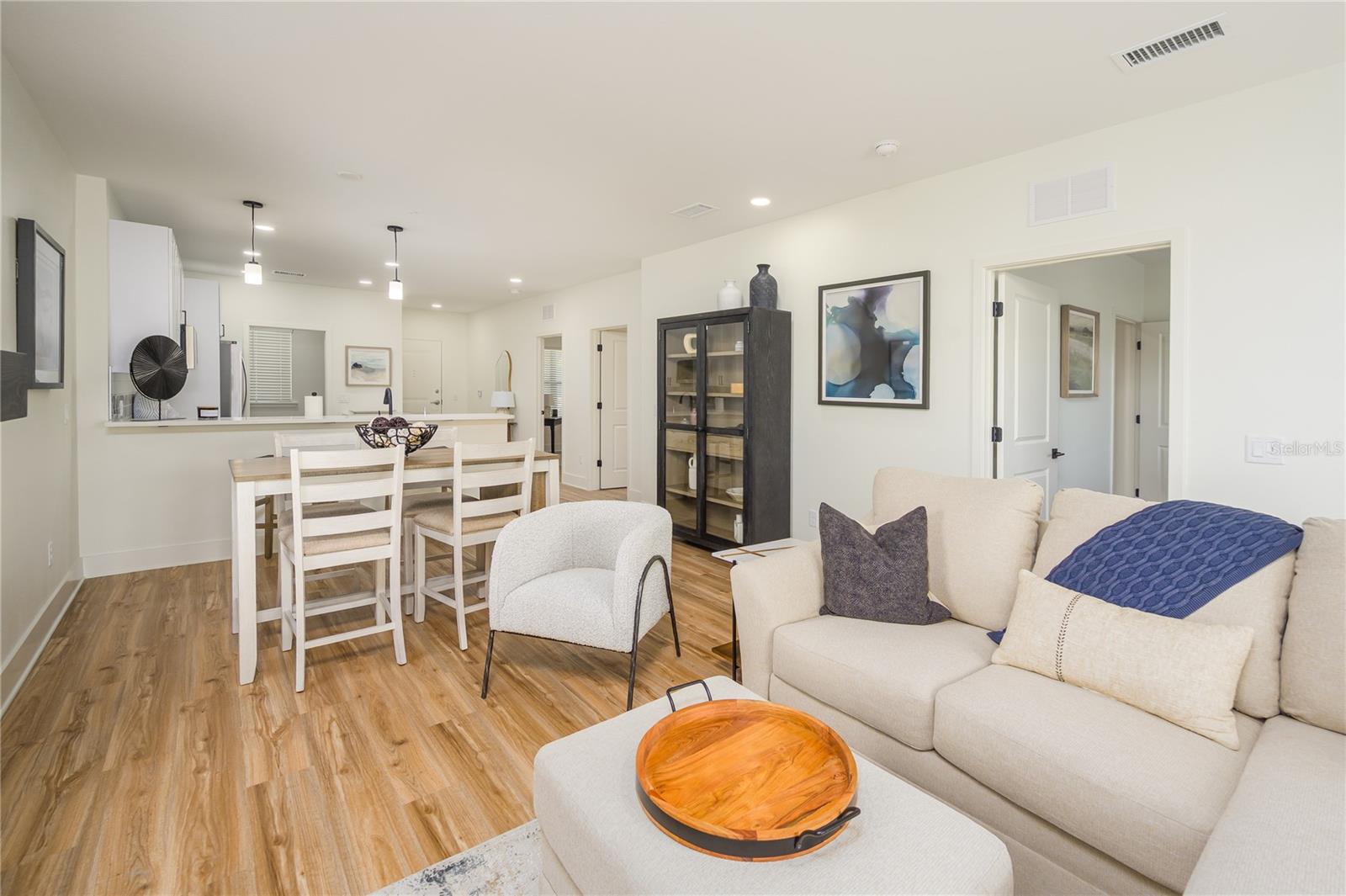 Image 6 of 28 For 419 1st Avenue 103