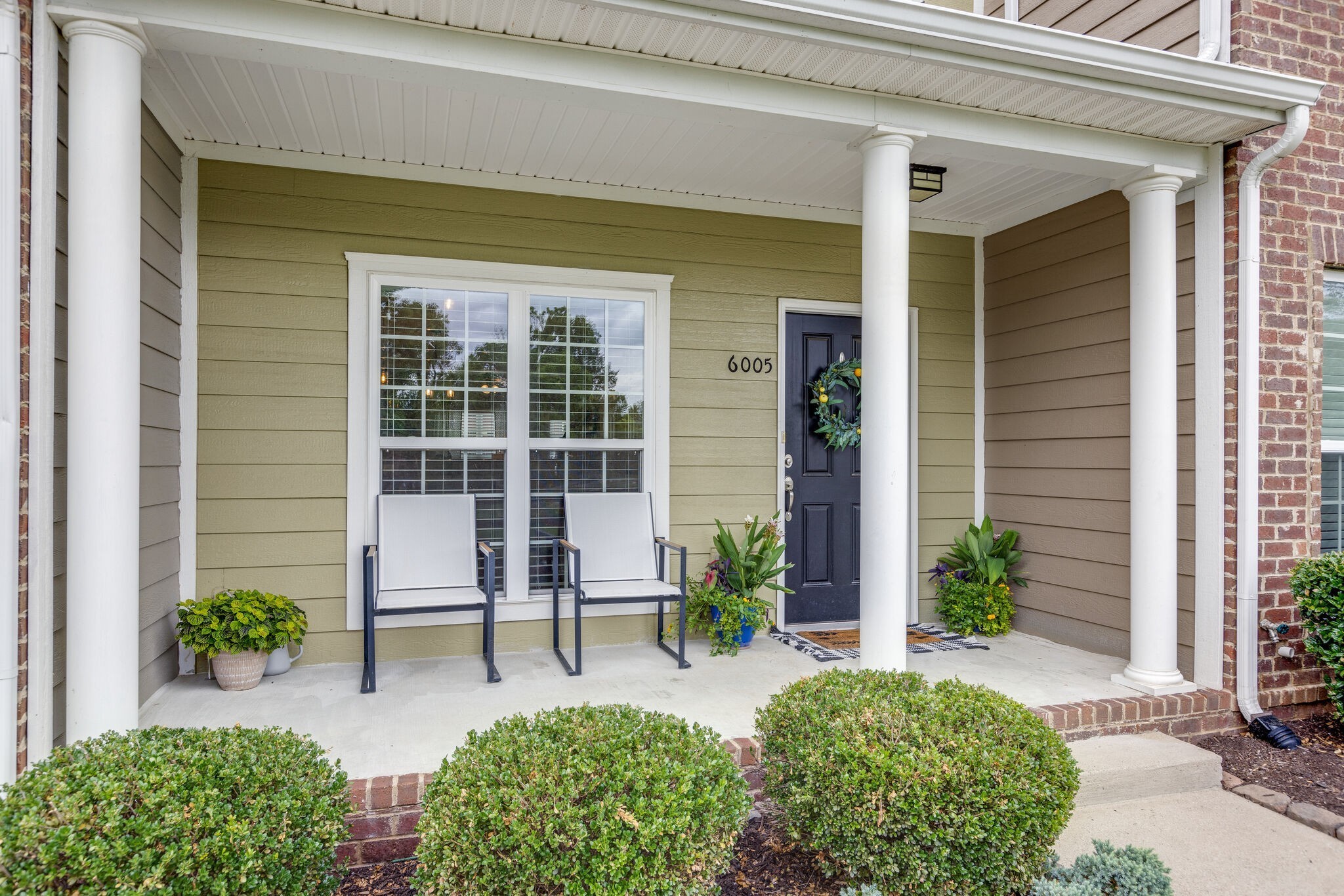 Image 5 of 95 For 1360 Waterview Drive