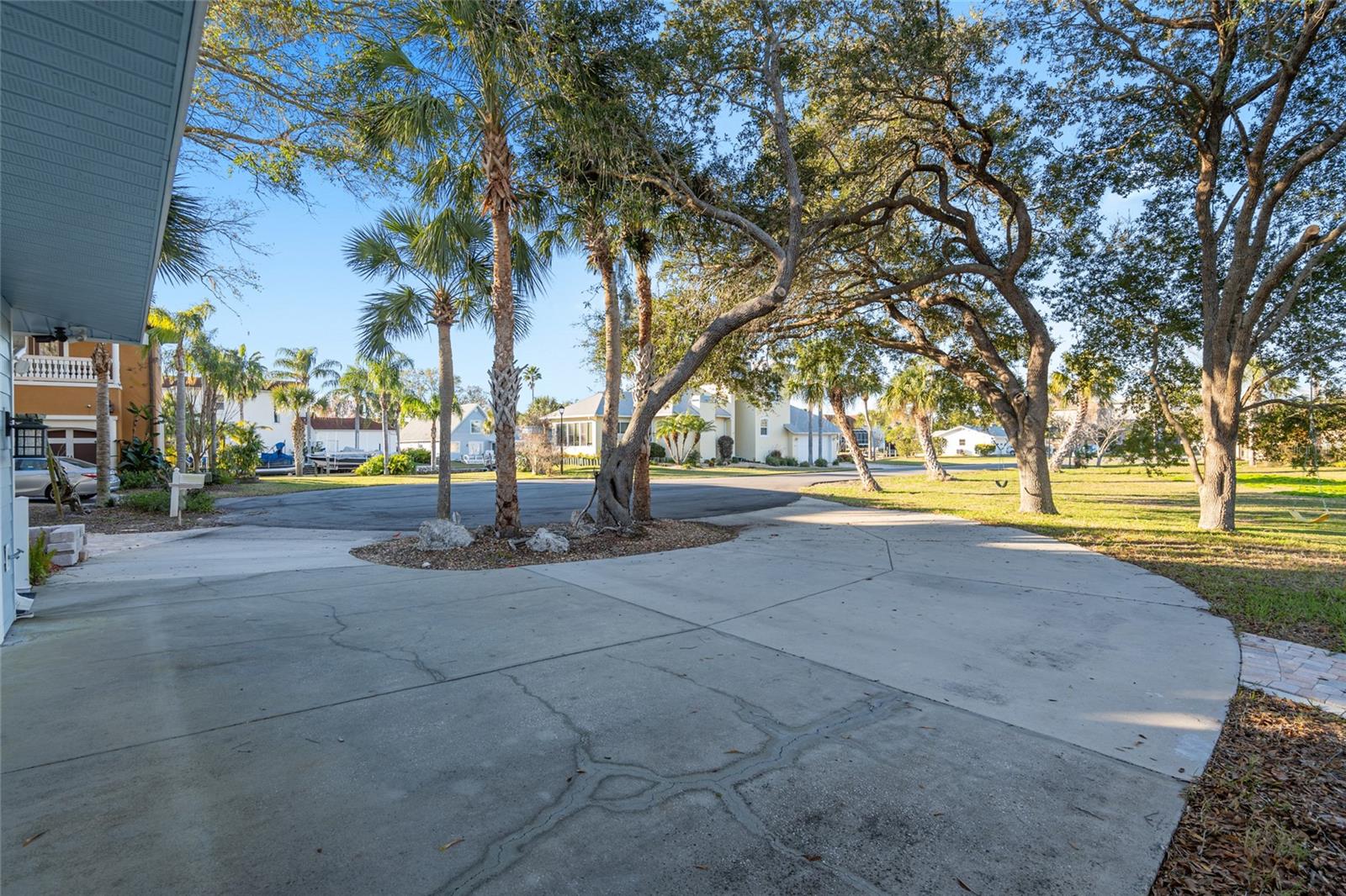 Listing photo id 93 for 5260 Mystic Point