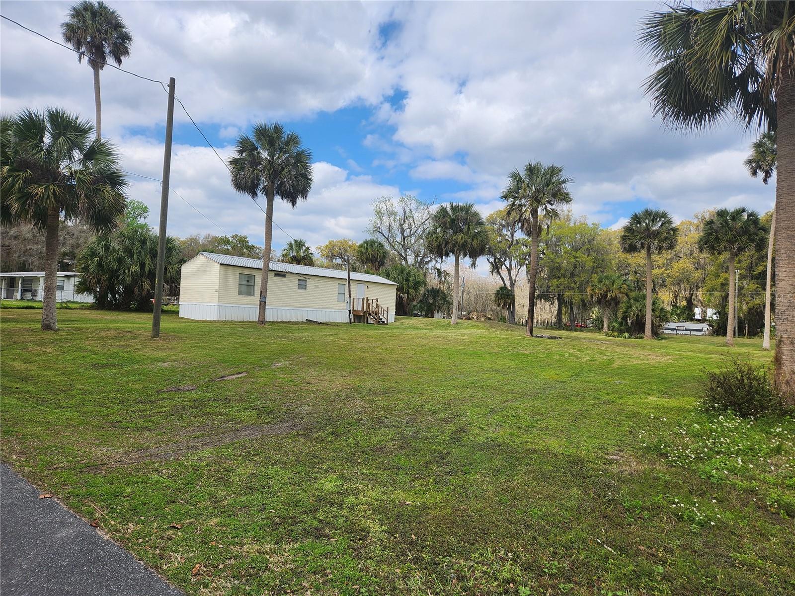 Details for 2122 Cr 426  , LAKE PANASOFFKEE, FL 33538