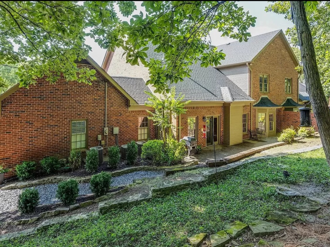 Image 2 of 3 For 2100 17th Street 202
