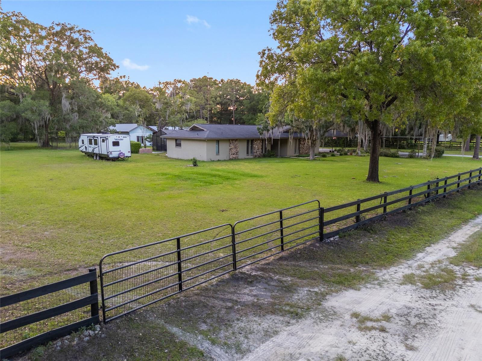 Image 97 of 100 For 4100 86 Terrace