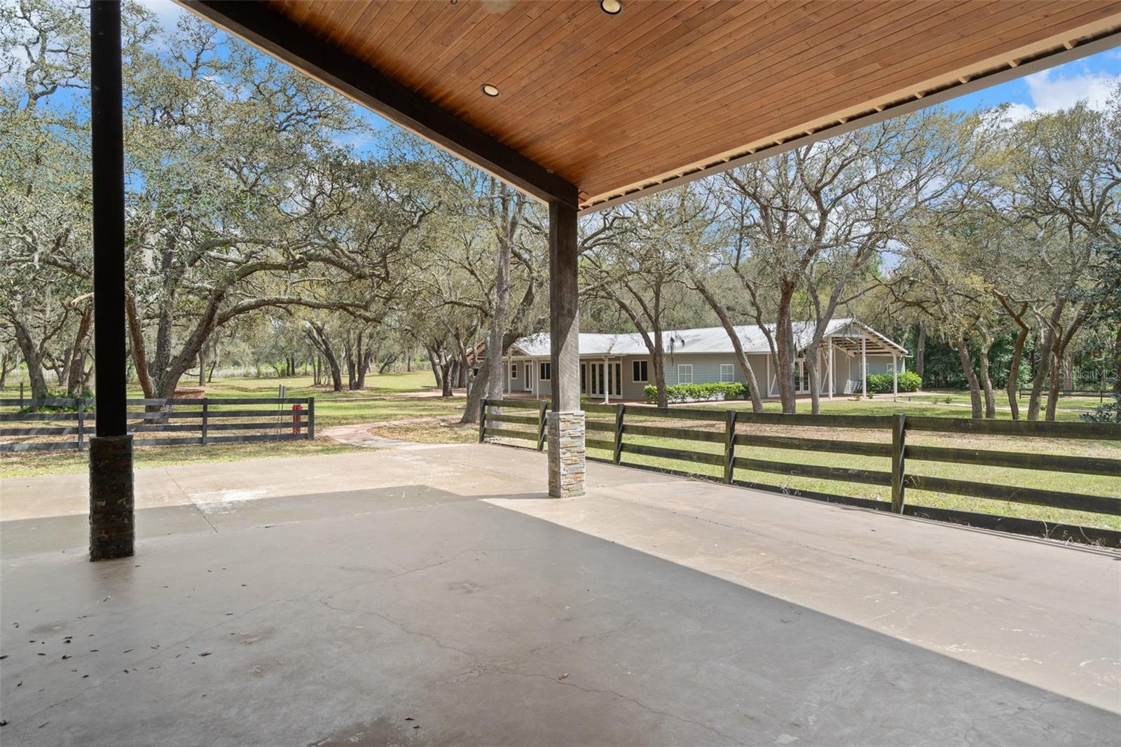 Listing photo id 79 for 8123 Lecanto Highway