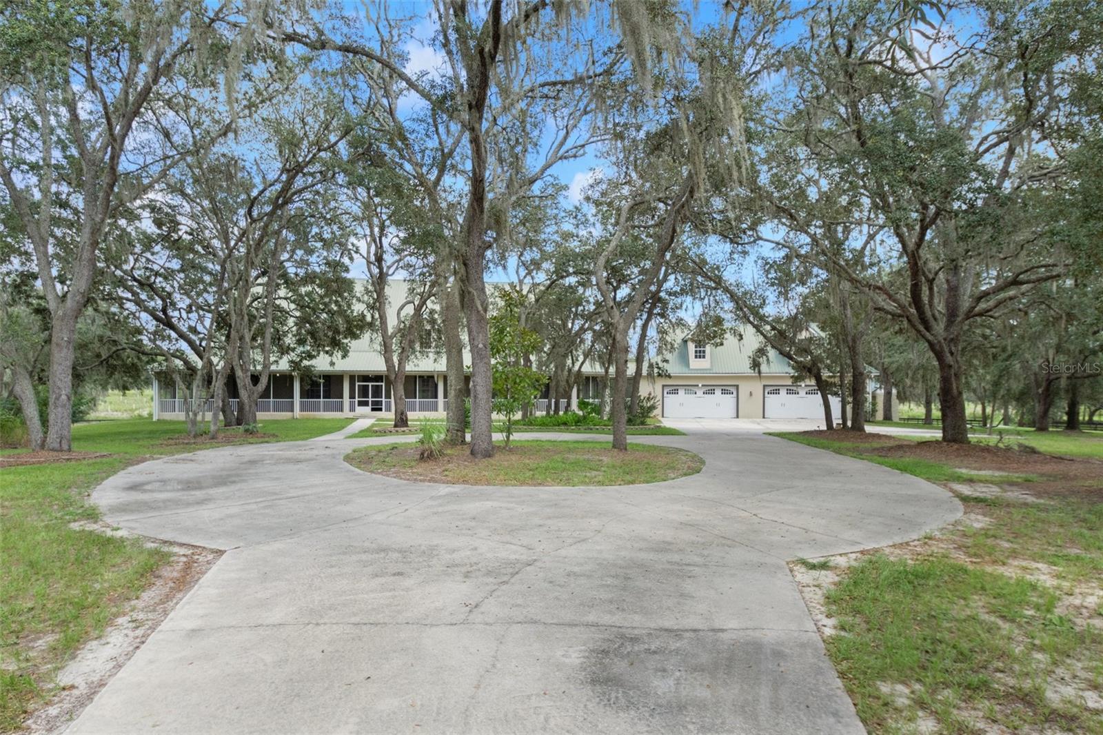 Listing photo id 7 for 8123 Lecanto Highway