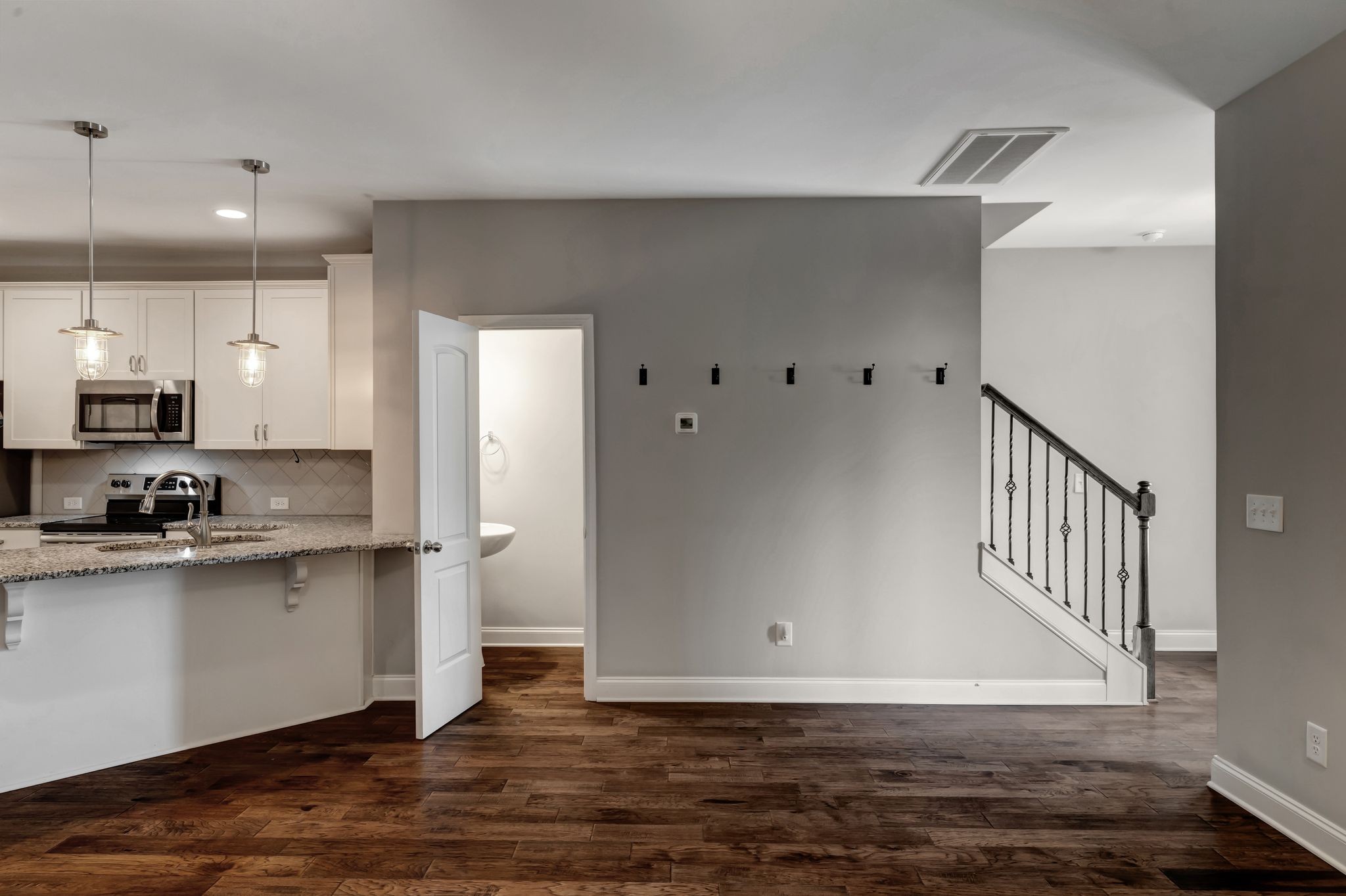 Image 13 of 79 For 16026 14th Avenue Road