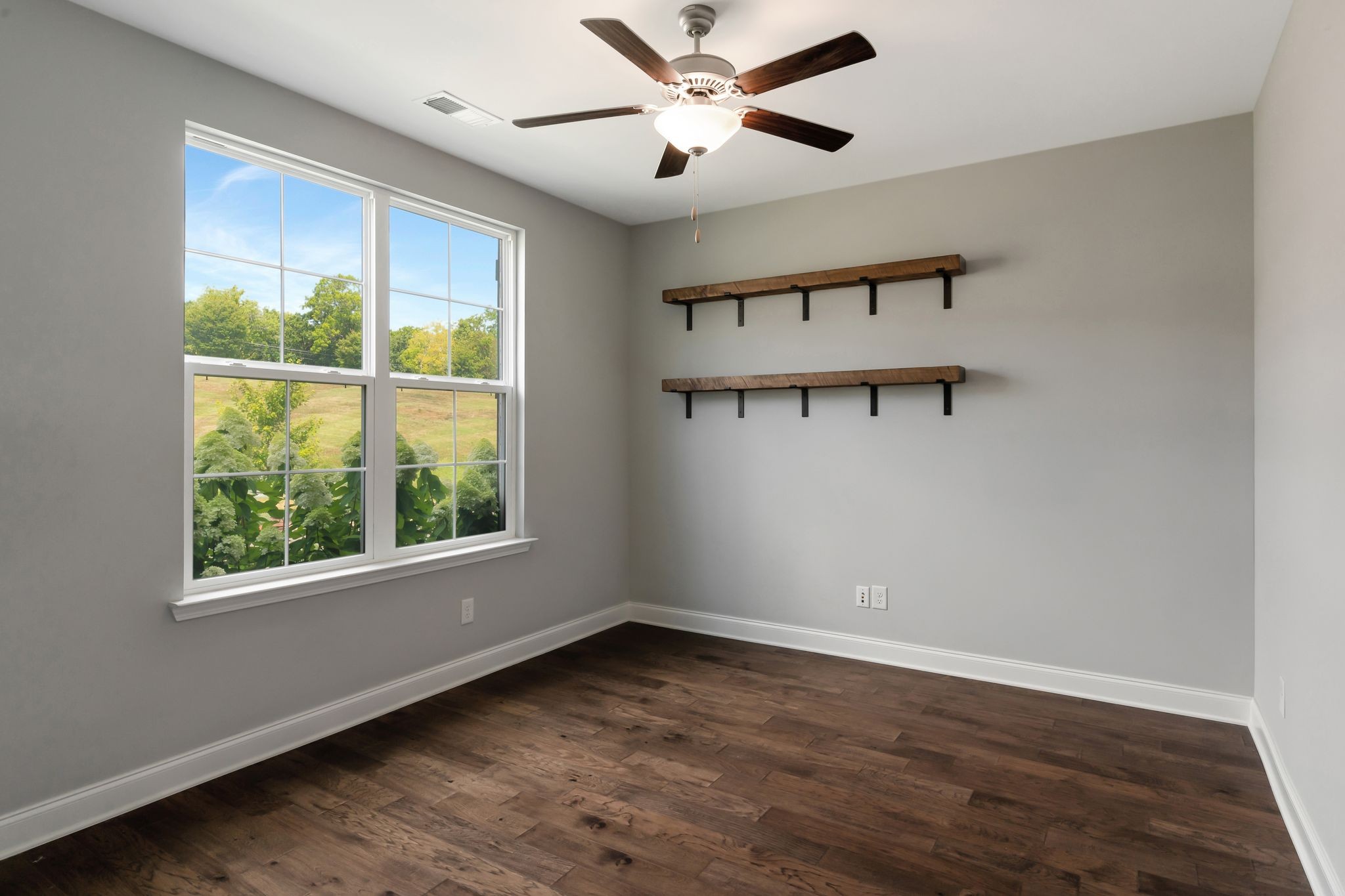 Image 15 of 79 For 16026 14th Avenue Road