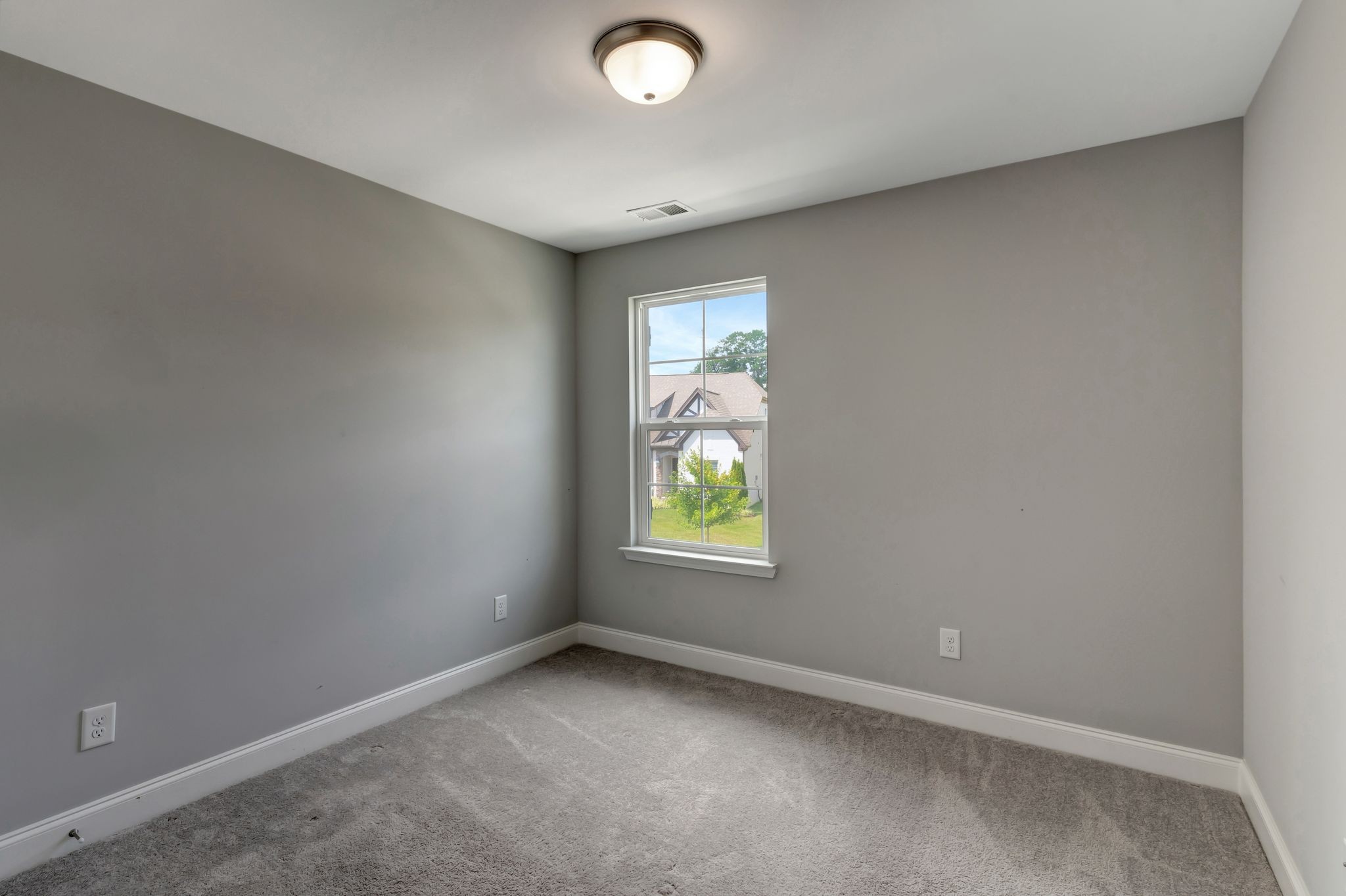 Image 18 of 79 For 16026 14th Avenue Road