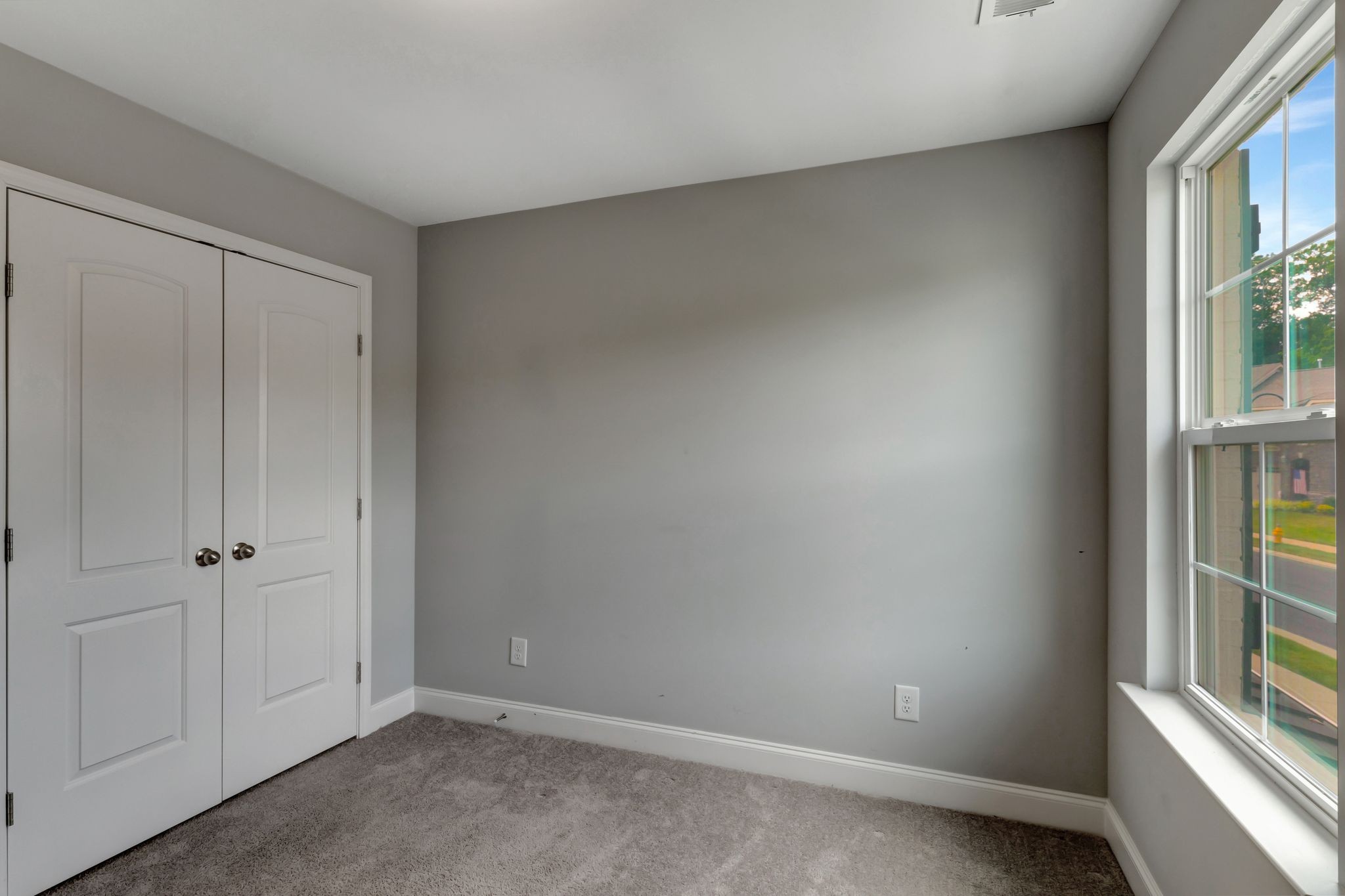 Image 19 of 79 For 16026 14th Avenue Road