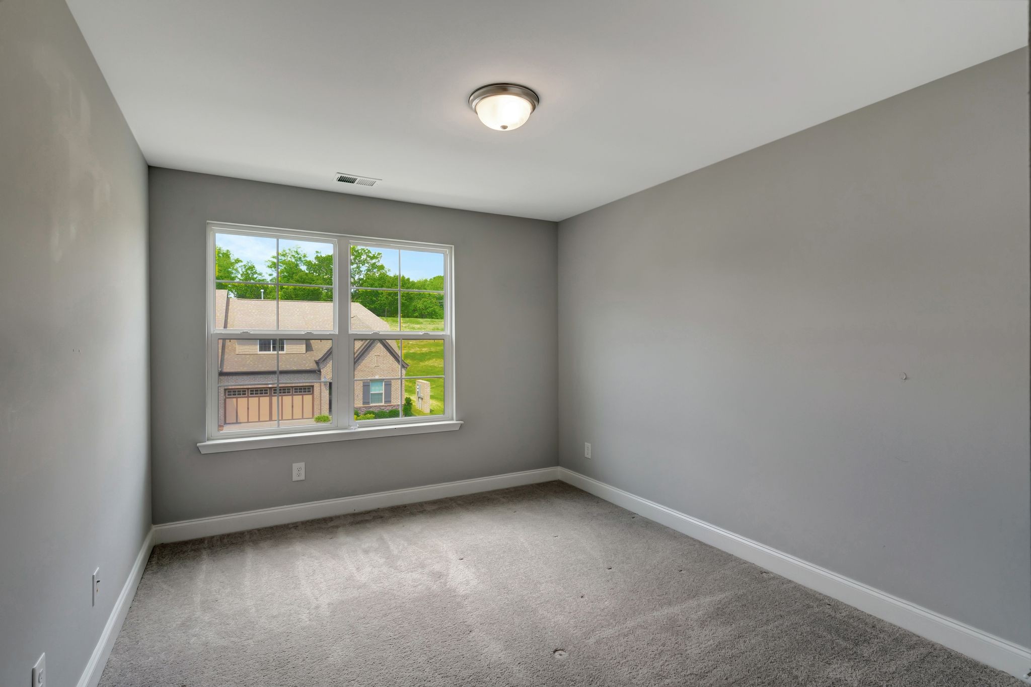 Image 20 of 79 For 16026 14th Avenue Road