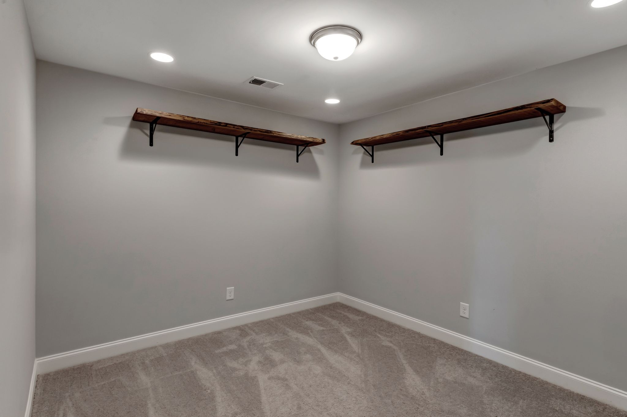 Image 24 of 79 For 16026 14th Avenue Road