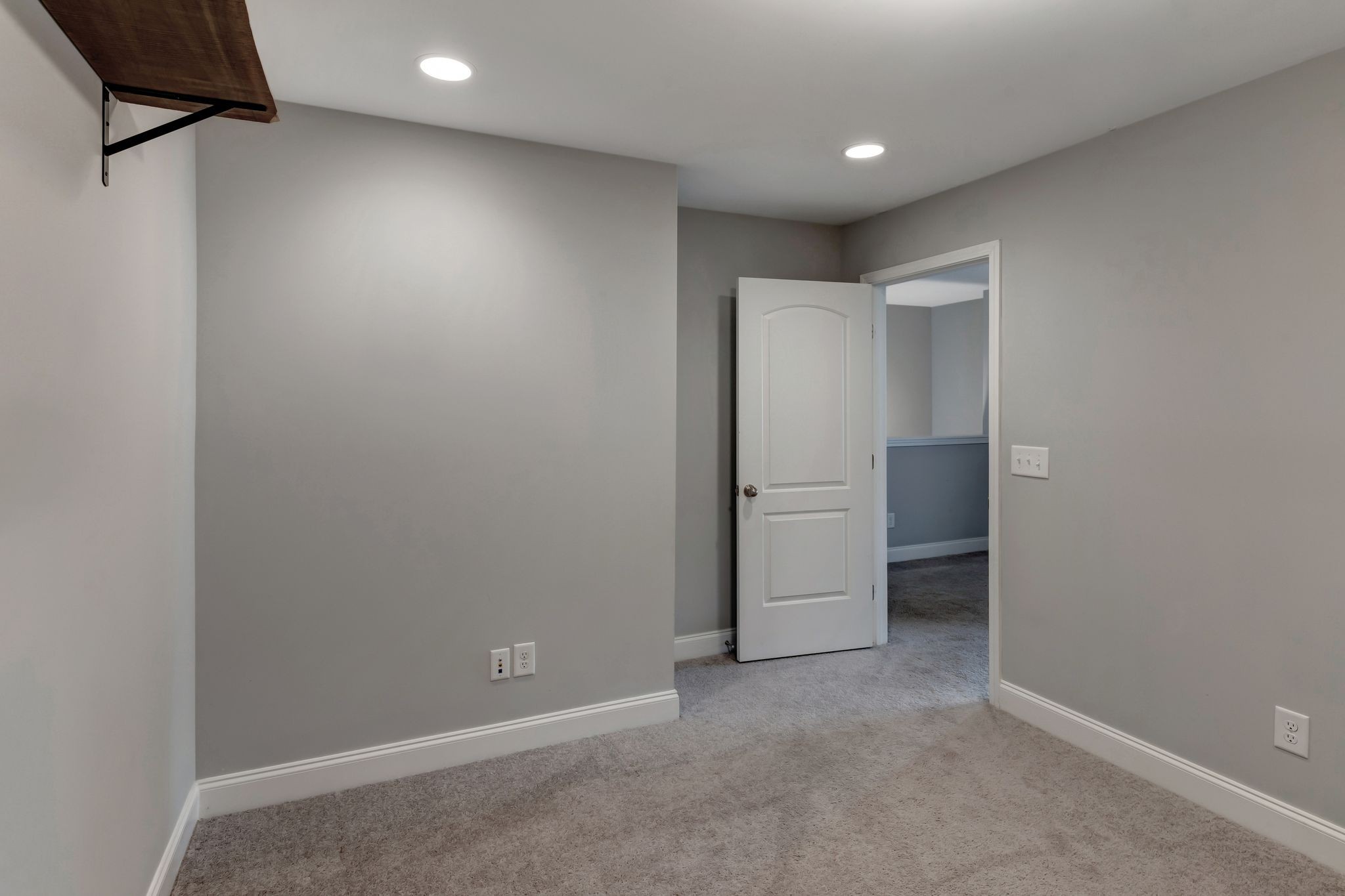 Image 25 of 79 For 16026 14th Avenue Road