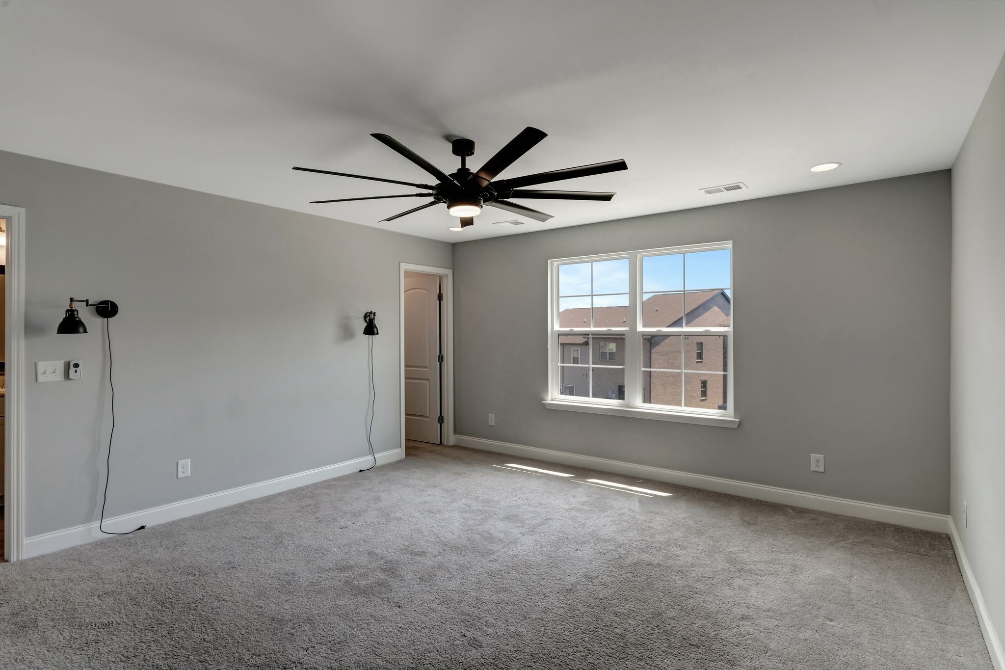 Image 26 of 79 For 16026 14th Avenue Road