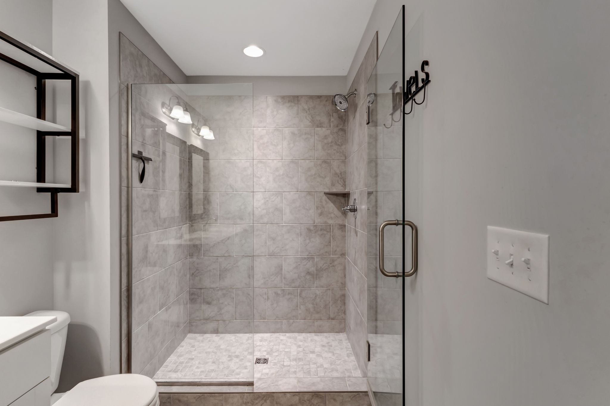 Image 30 of 79 For 16026 14th Avenue Road