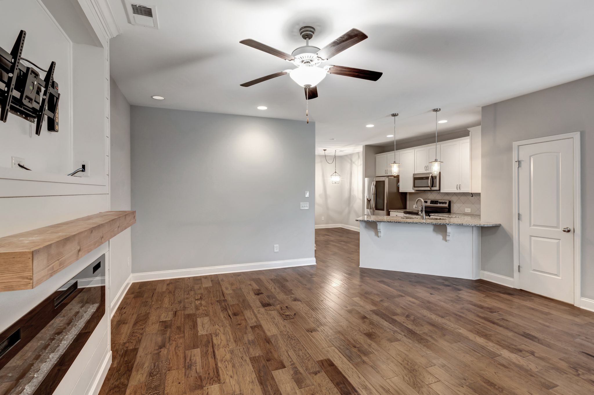 Image 6 of 79 For 16026 14th Avenue Road