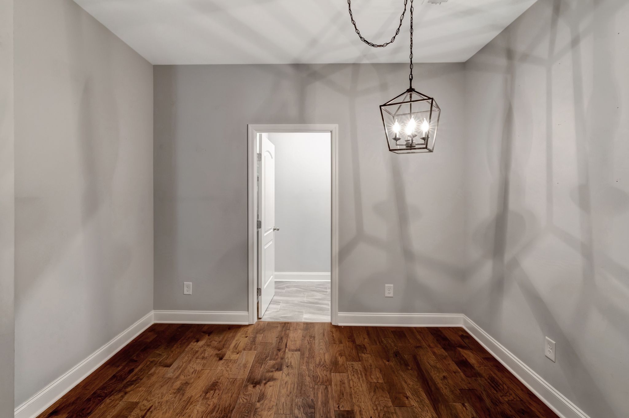 Image 8 of 79 For 16026 14th Avenue Road