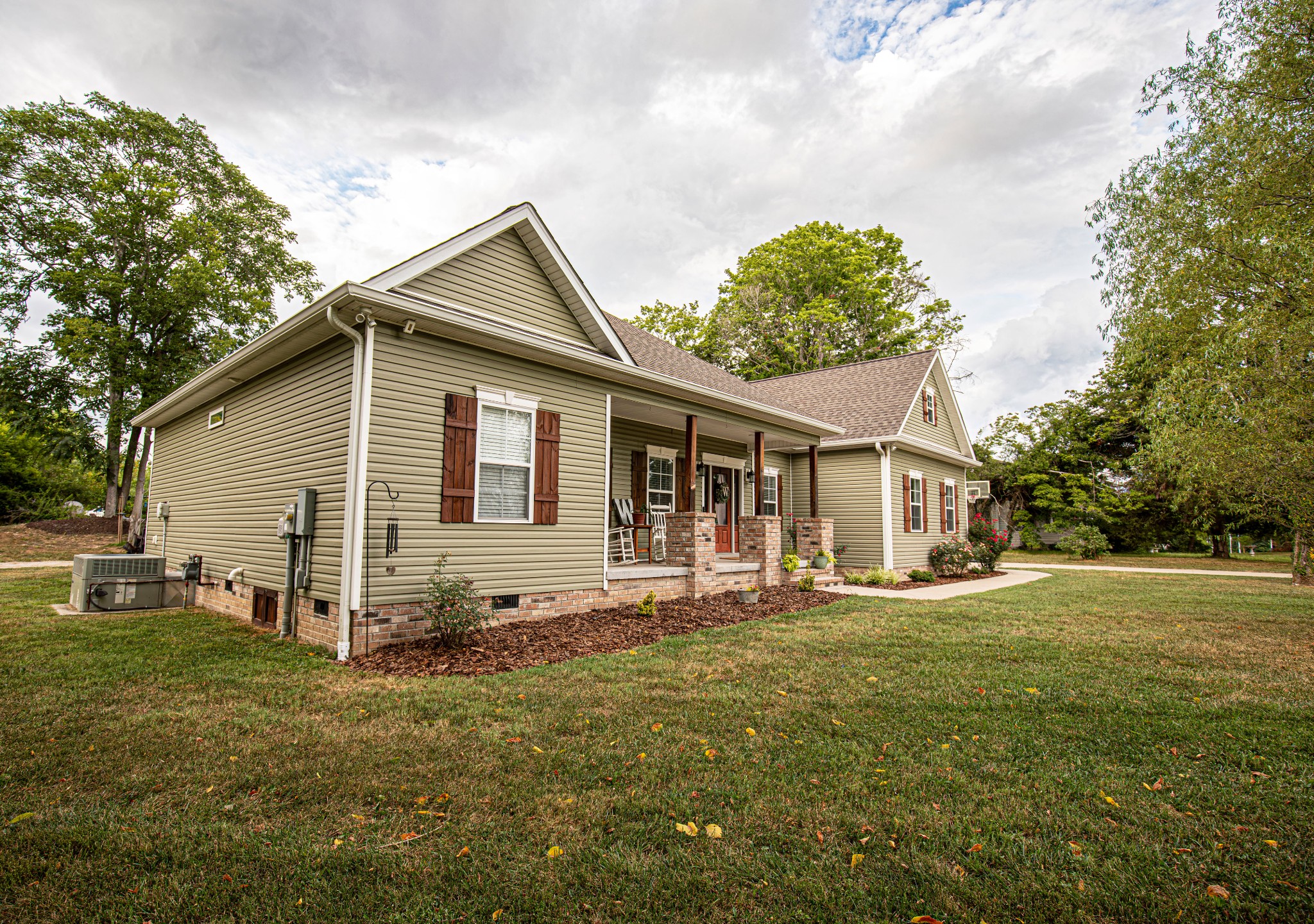 Listing photo id 2 for 1864 Swanson Drive