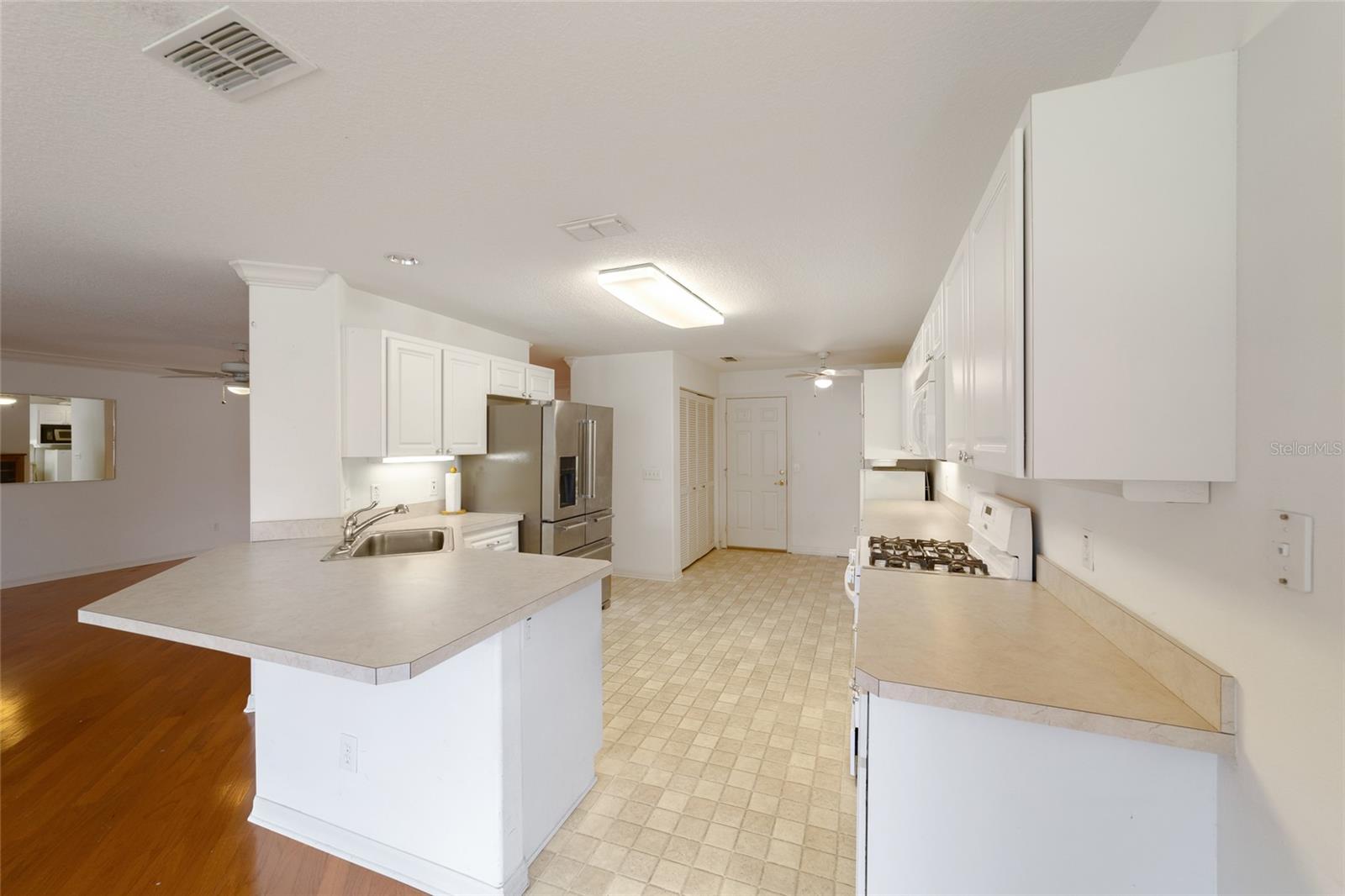 Image 10 of 50 For 9372 90th Street