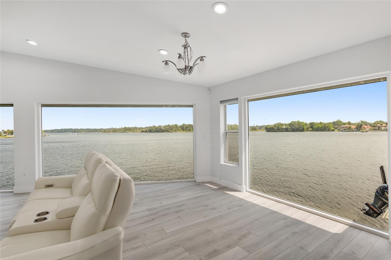 Listing photo id 8 for 2243 Kings Cove Point