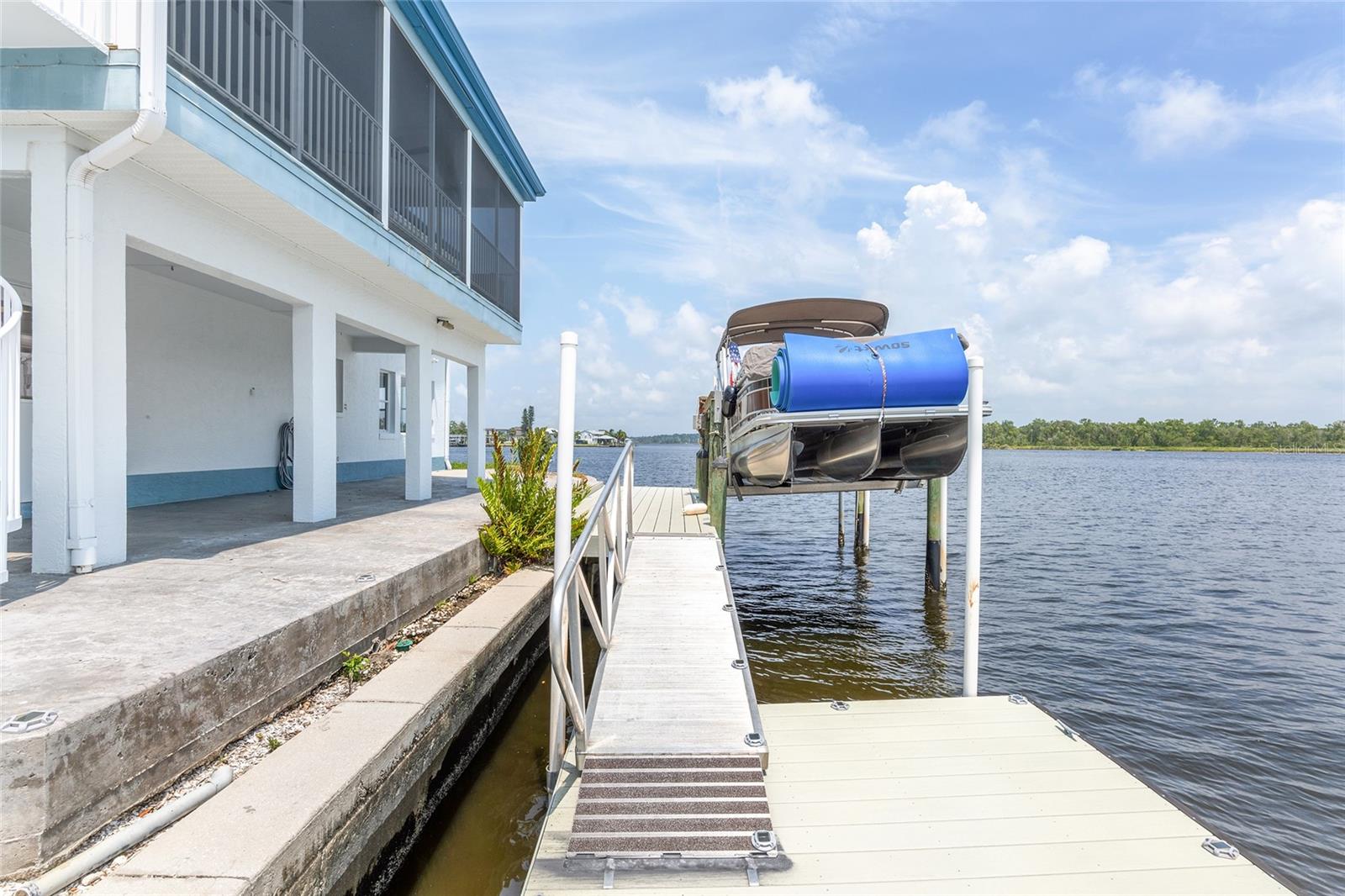 Listing photo id 16 for 2243 Kings Cove Point