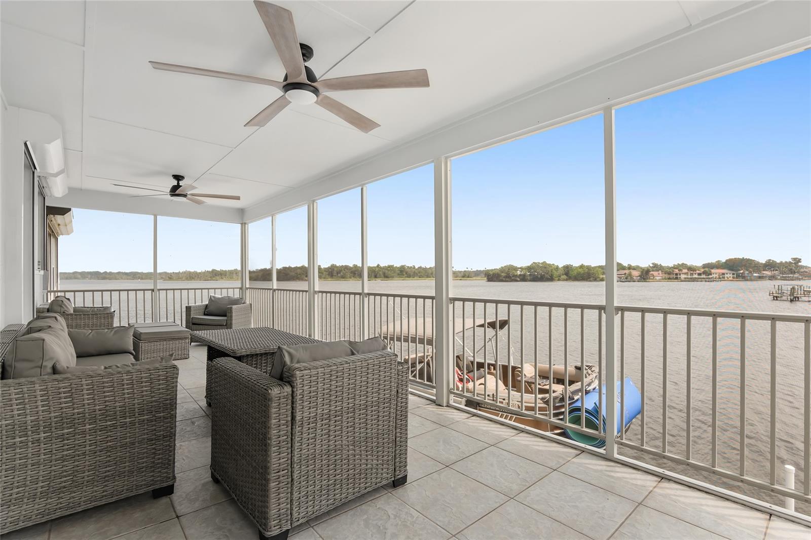 Listing photo id 3 for 2243 Kings Cove Point