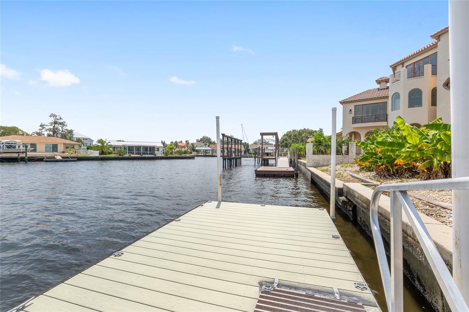 Listing photo id 85 for 2243 Kings Cove Point