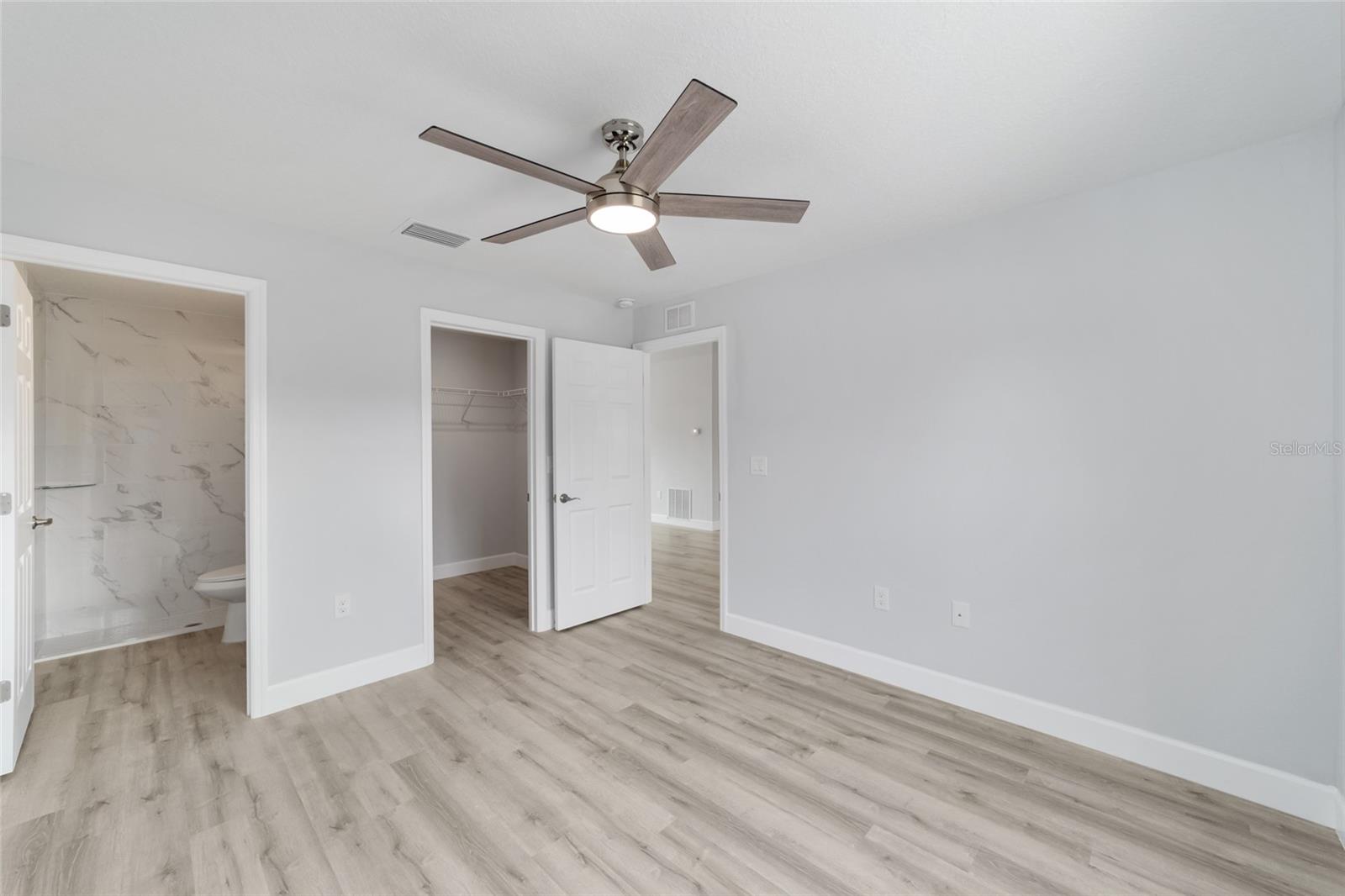 Image 18 of 33 For 13625 107 Place