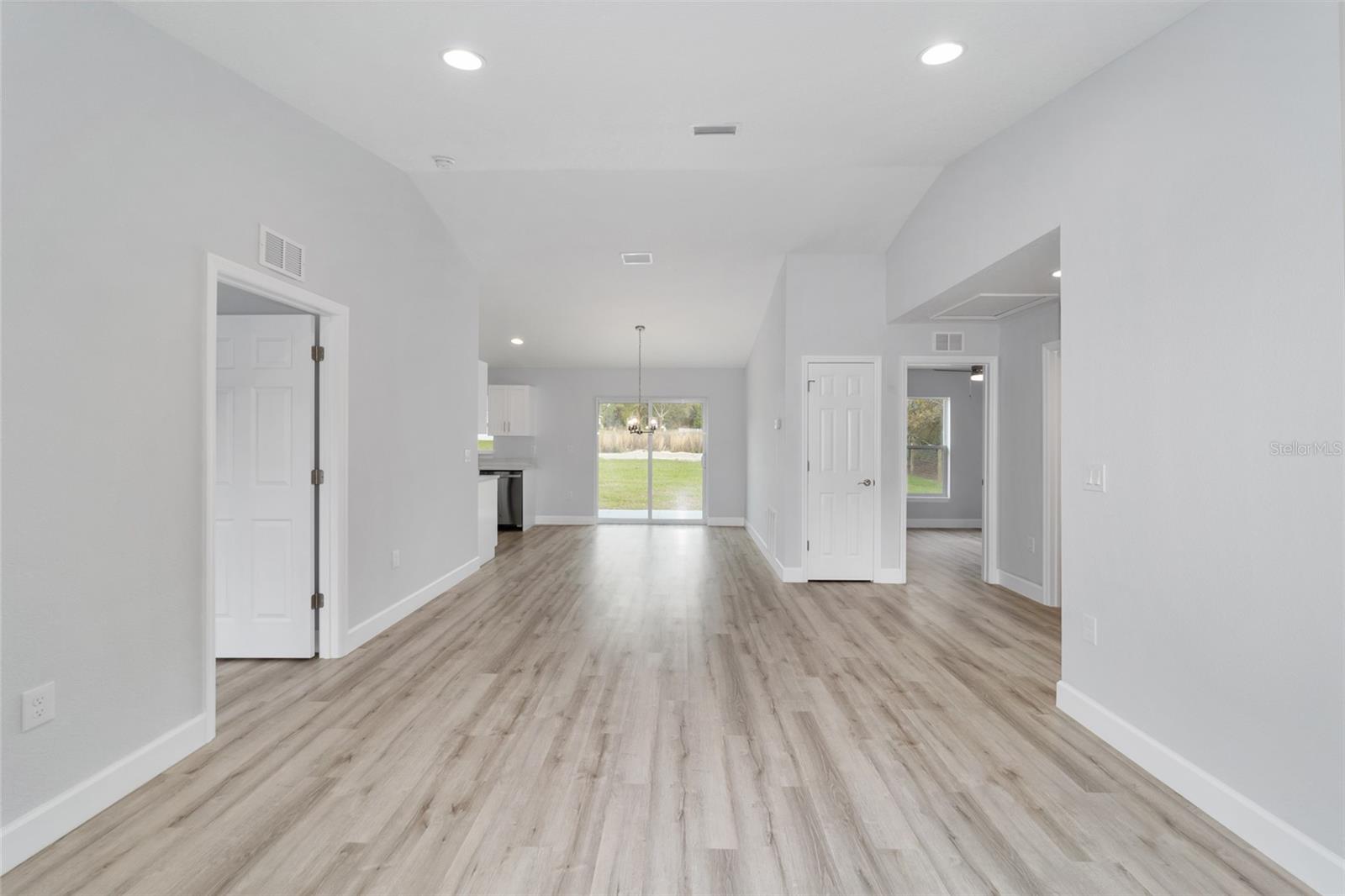 Image 6 of 33 For 13625 107 Place