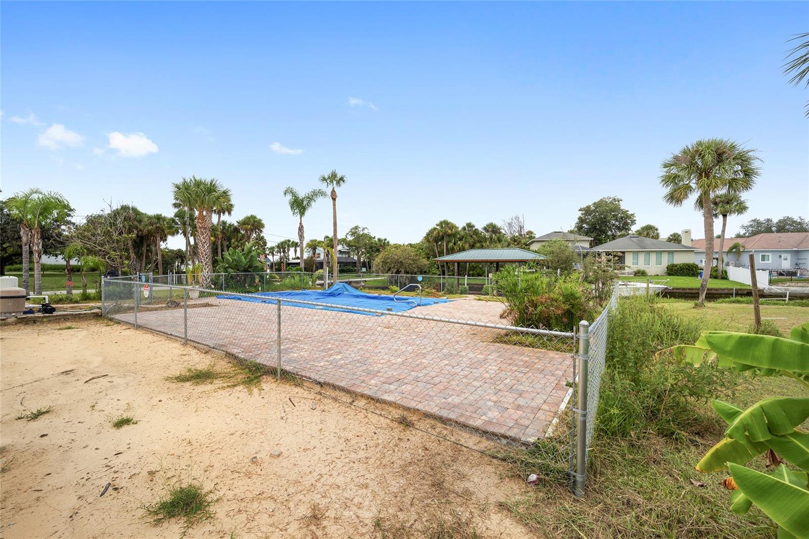 Listing photo id 12 for 1590 Pinwheel Drive