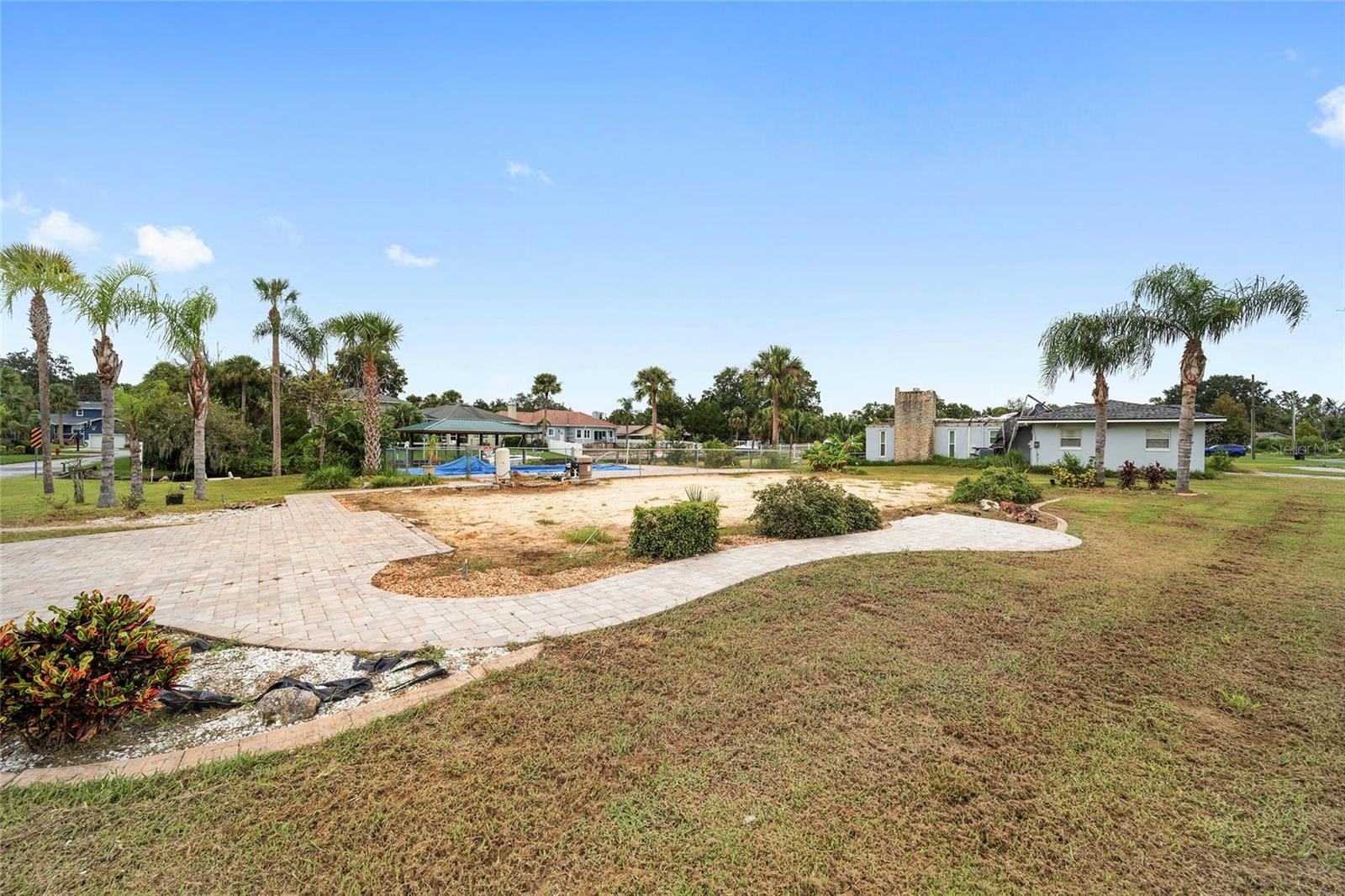 Listing photo id 15 for 1590 Pinwheel Drive