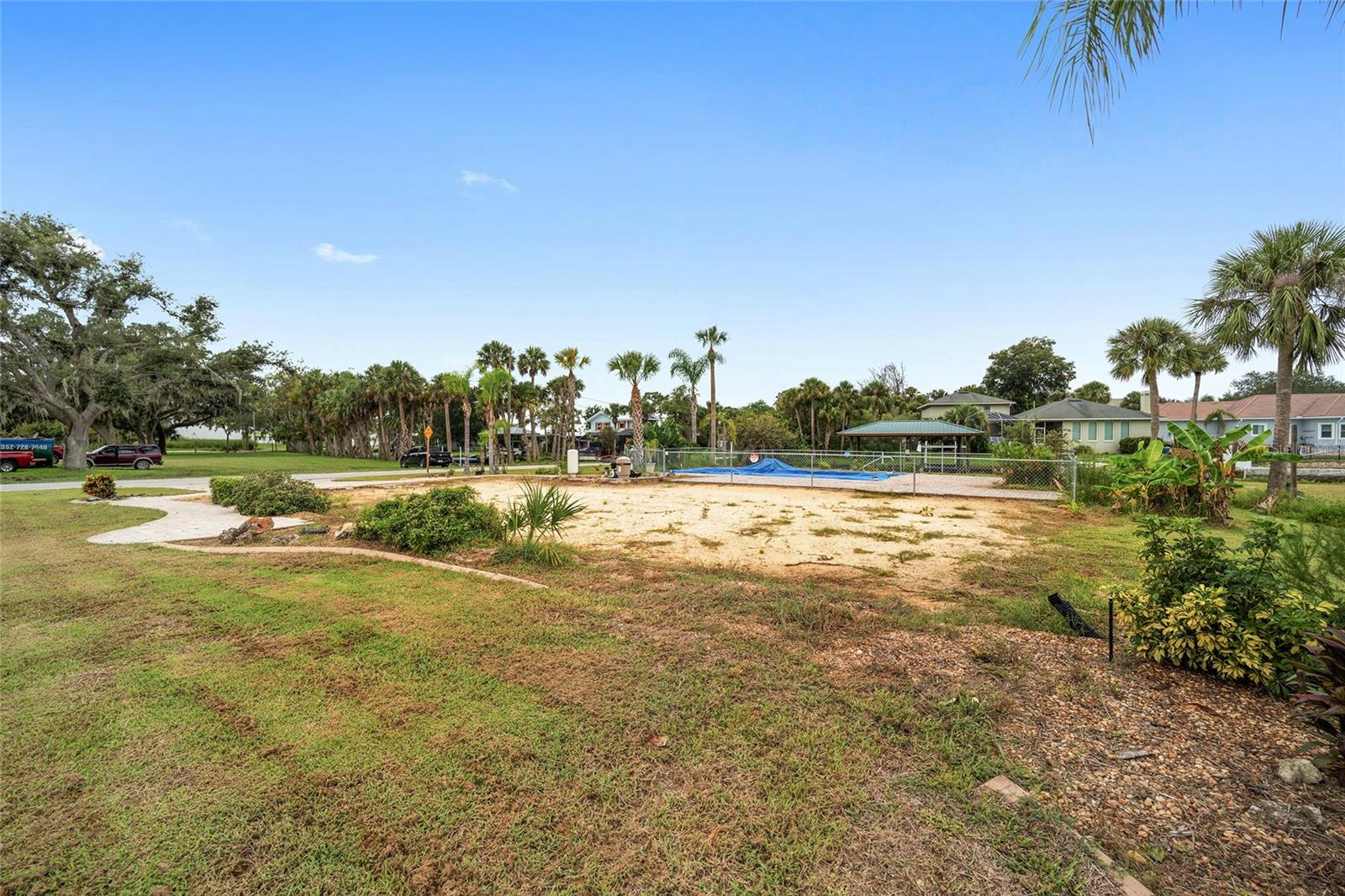 Listing photo id 19 for 1590 Pinwheel Drive