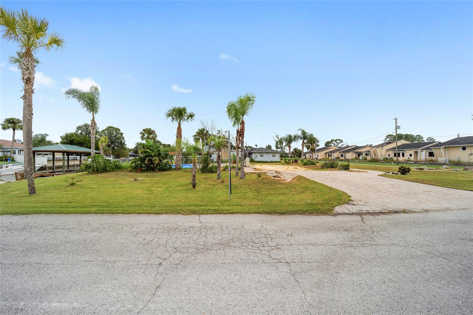 Listing photo id 21 for 1590 Pinwheel Drive