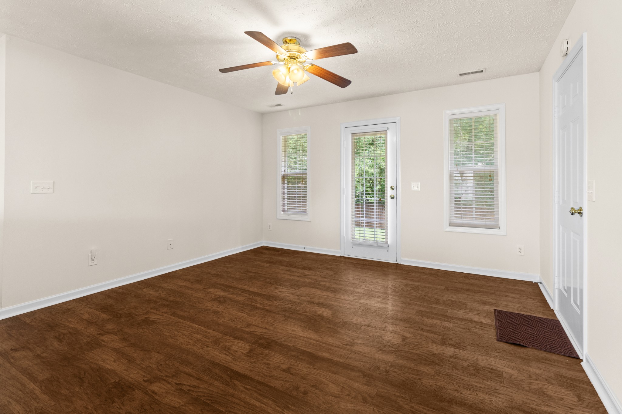 Listing photo id 4 for 7491 180th Street
