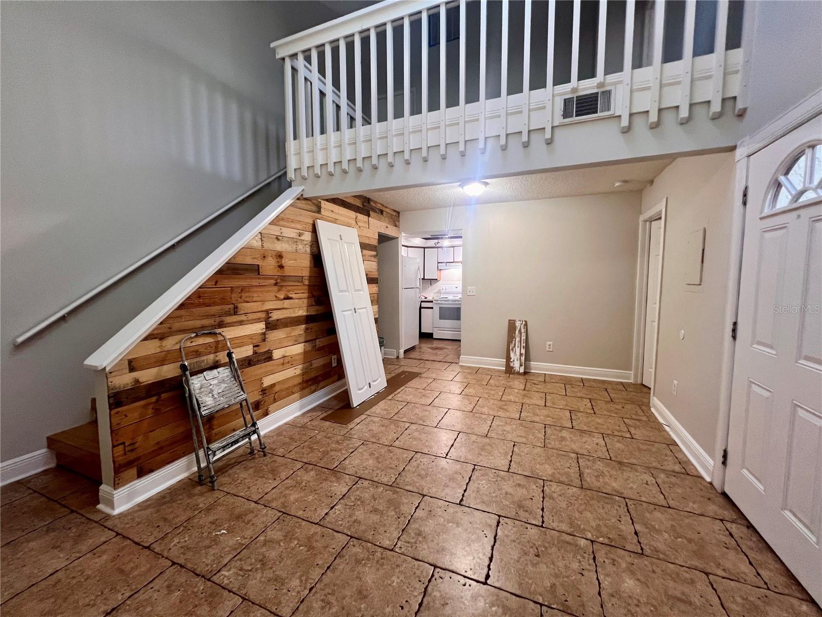 Image 2 of 10 For 13351 Broadhurst Loop