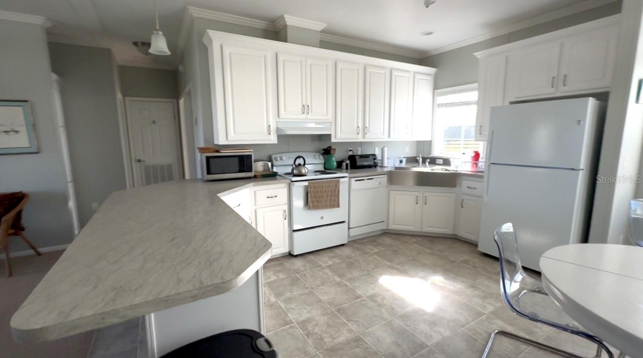 Listing photo id 38 for 295 110th Street