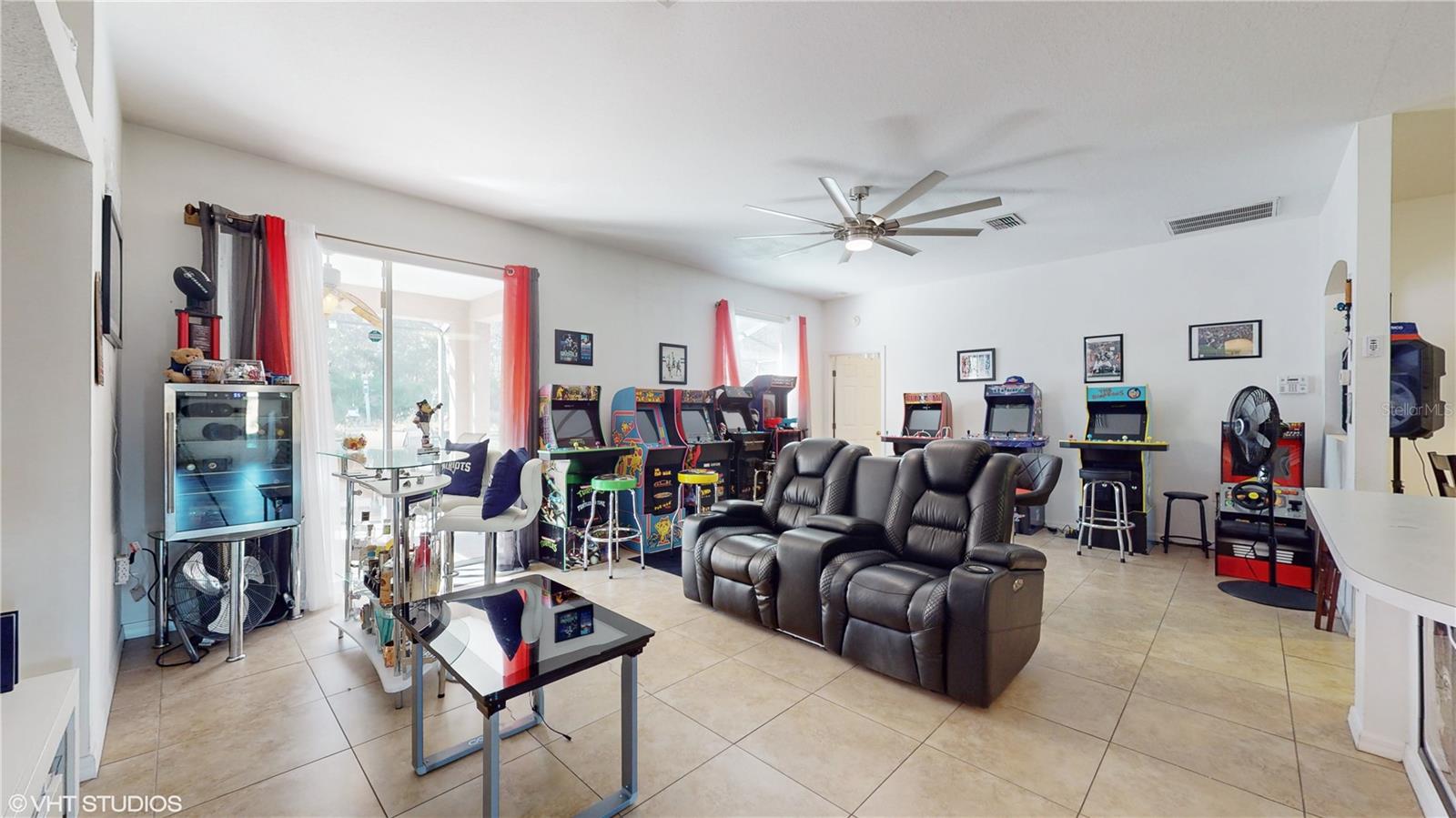 Listing photo id 10 for 7098 Cricket Drive