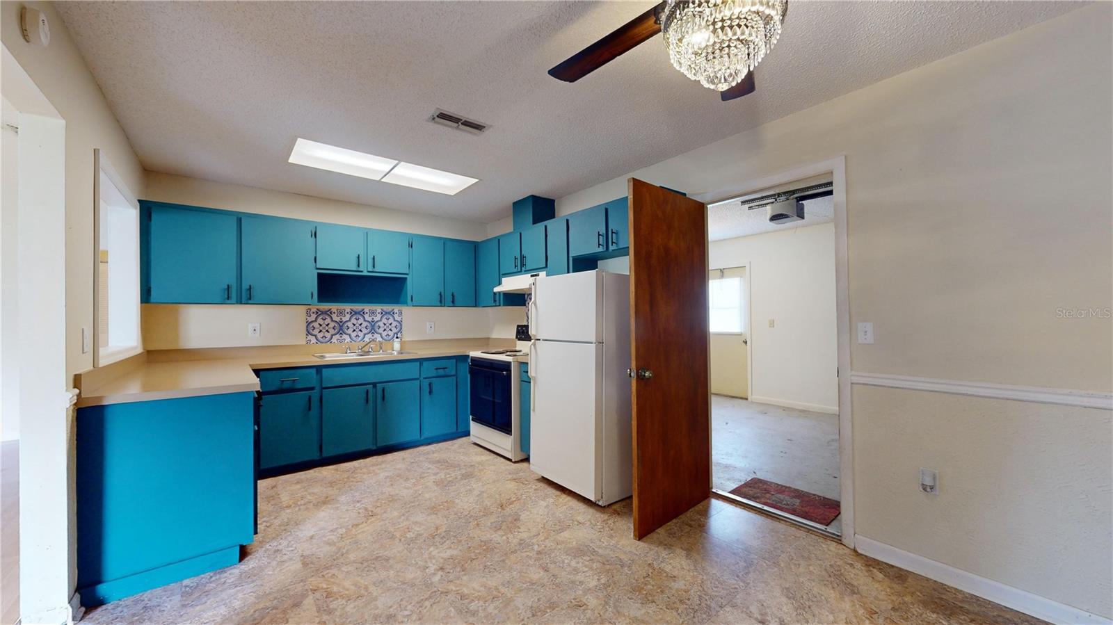 Image 19 of 36 For 21174 Peach Blossom Street