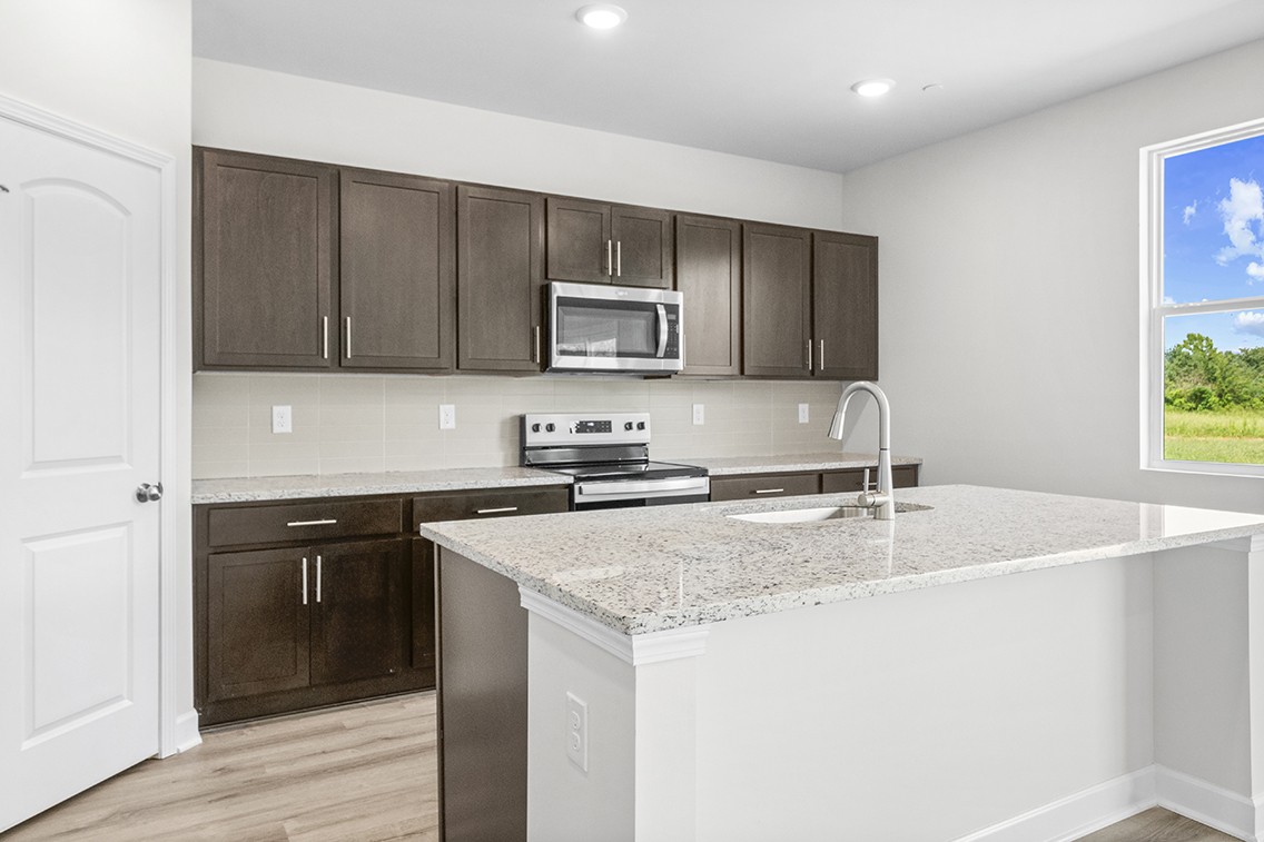 Listing photo id 13 for 736 Hallam Drive