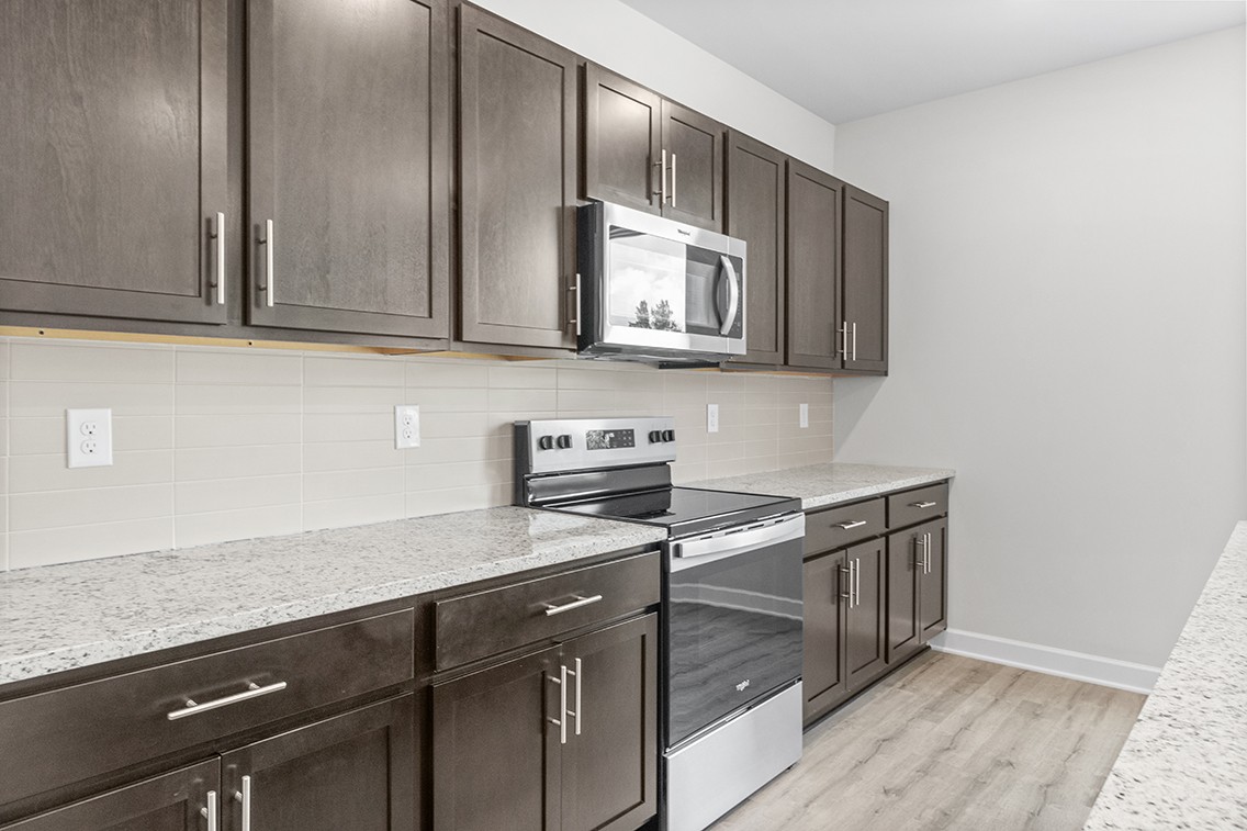 Listing photo id 14 for 736 Hallam Drive