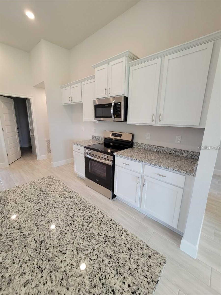 Listing photo id 9 for 624 Marguerita Drive