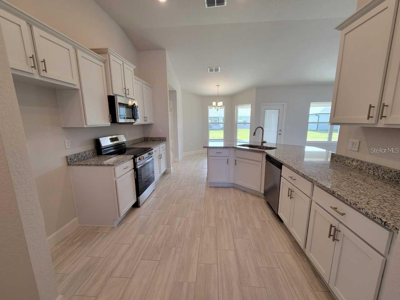 Listing photo id 10 for 624 Marguerita Drive
