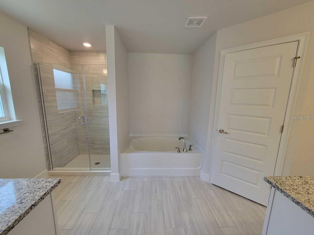 Listing photo id 15 for 624 Marguerita Drive